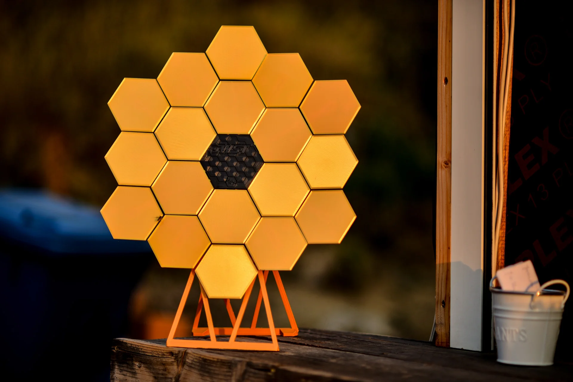 JWST 1:16 Artistic Model