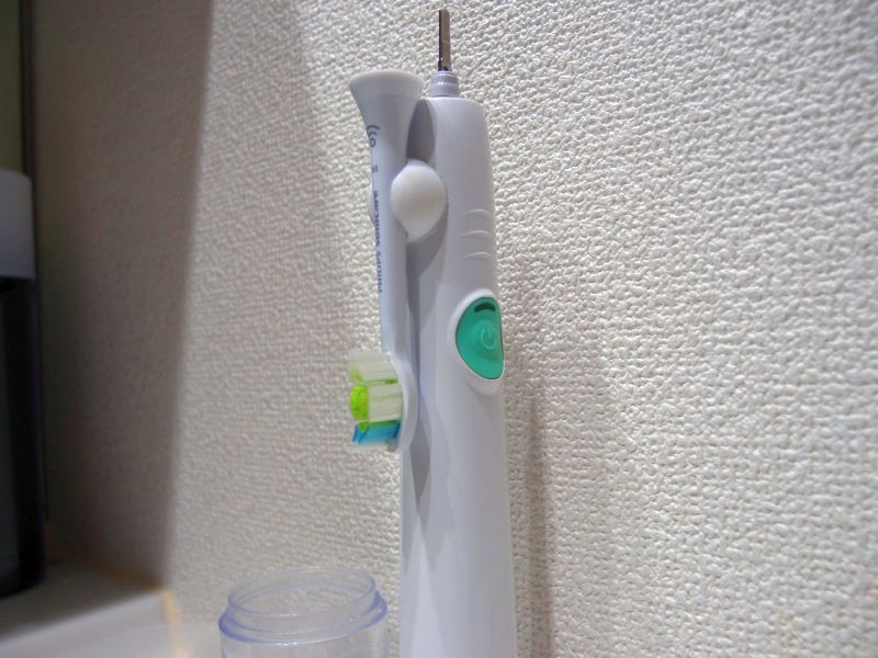 Sonicare brush head holder