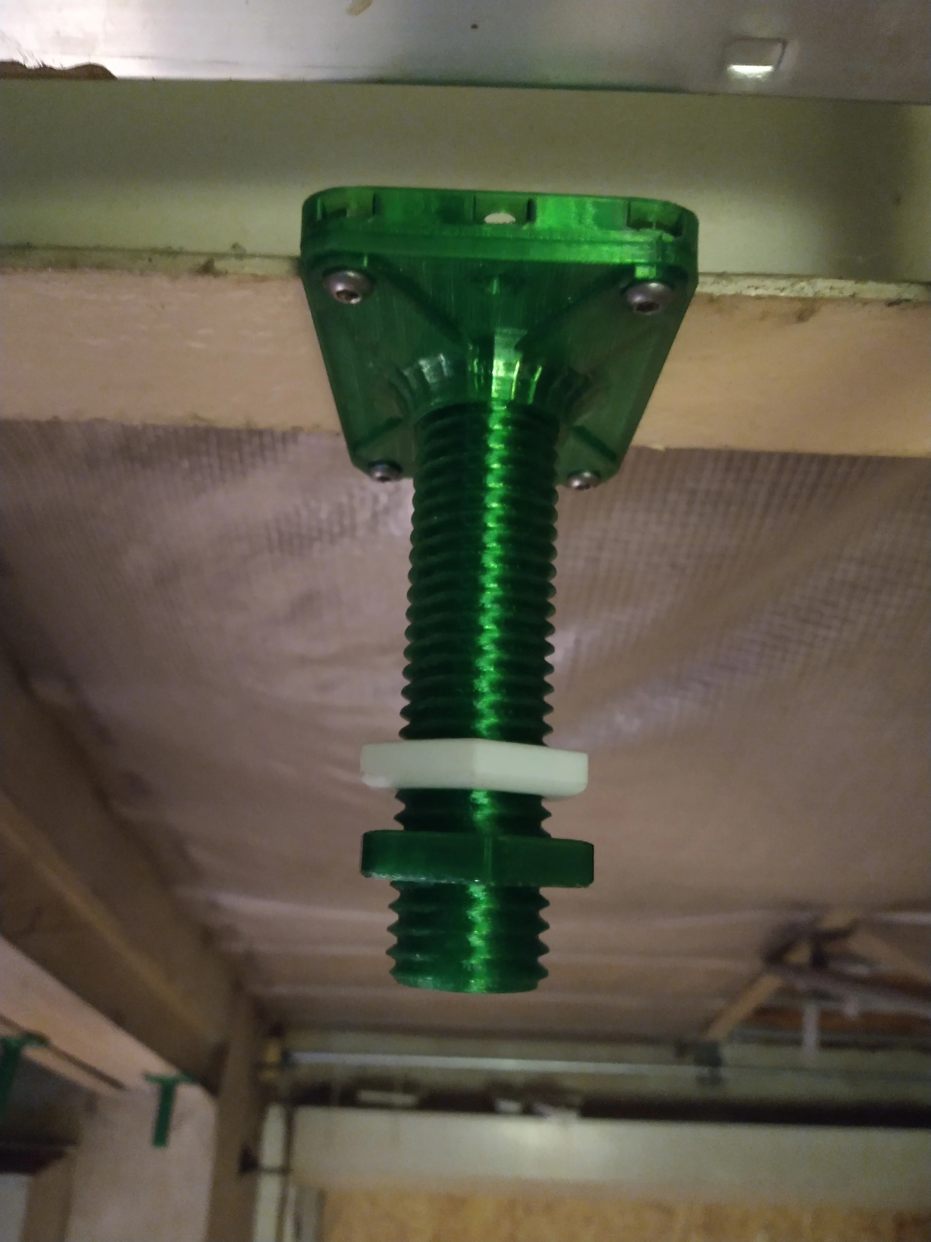 Universal holder for traverse I.