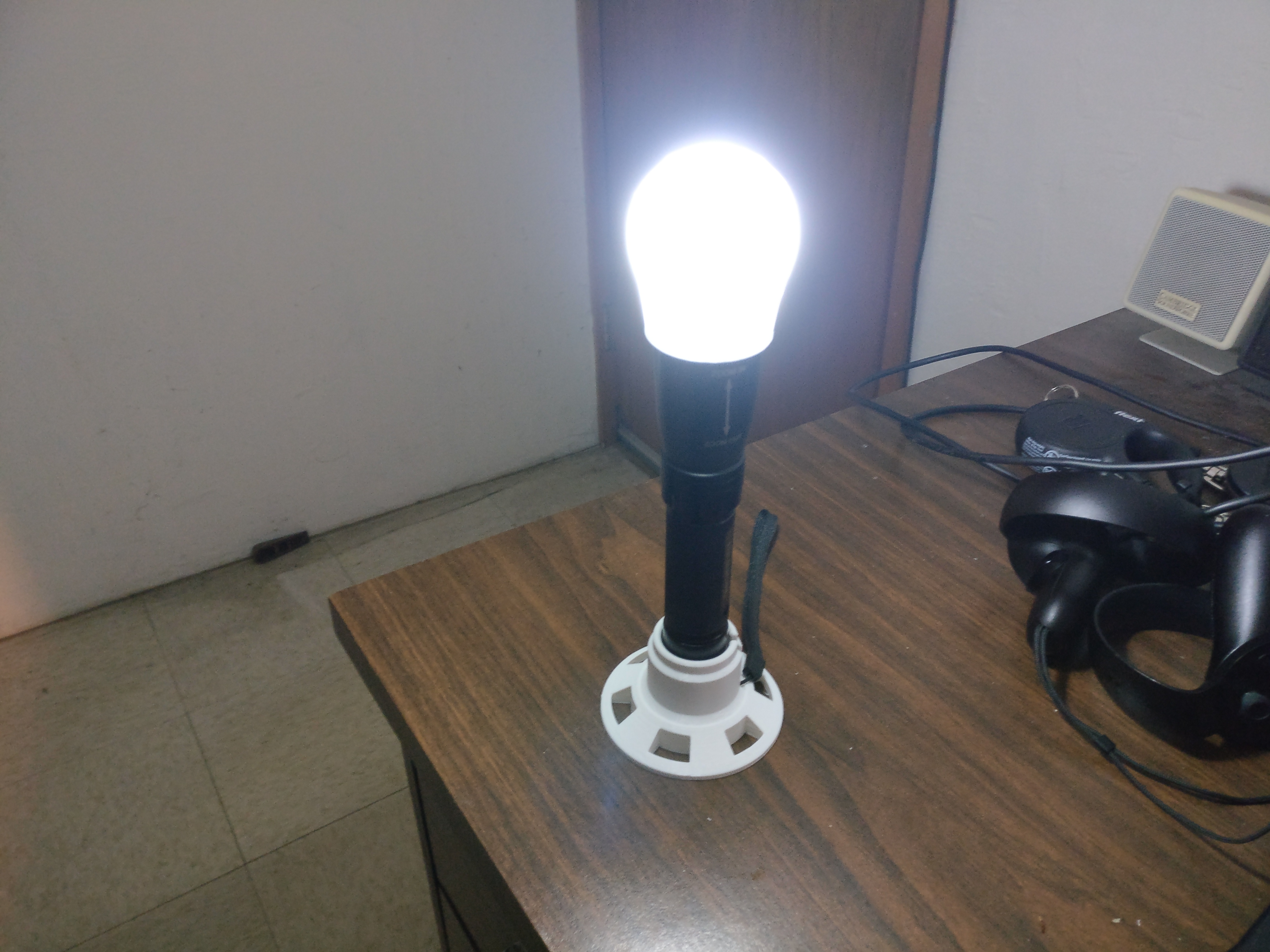 Flashlight lantern (Feit 500lm & Anker LC90)