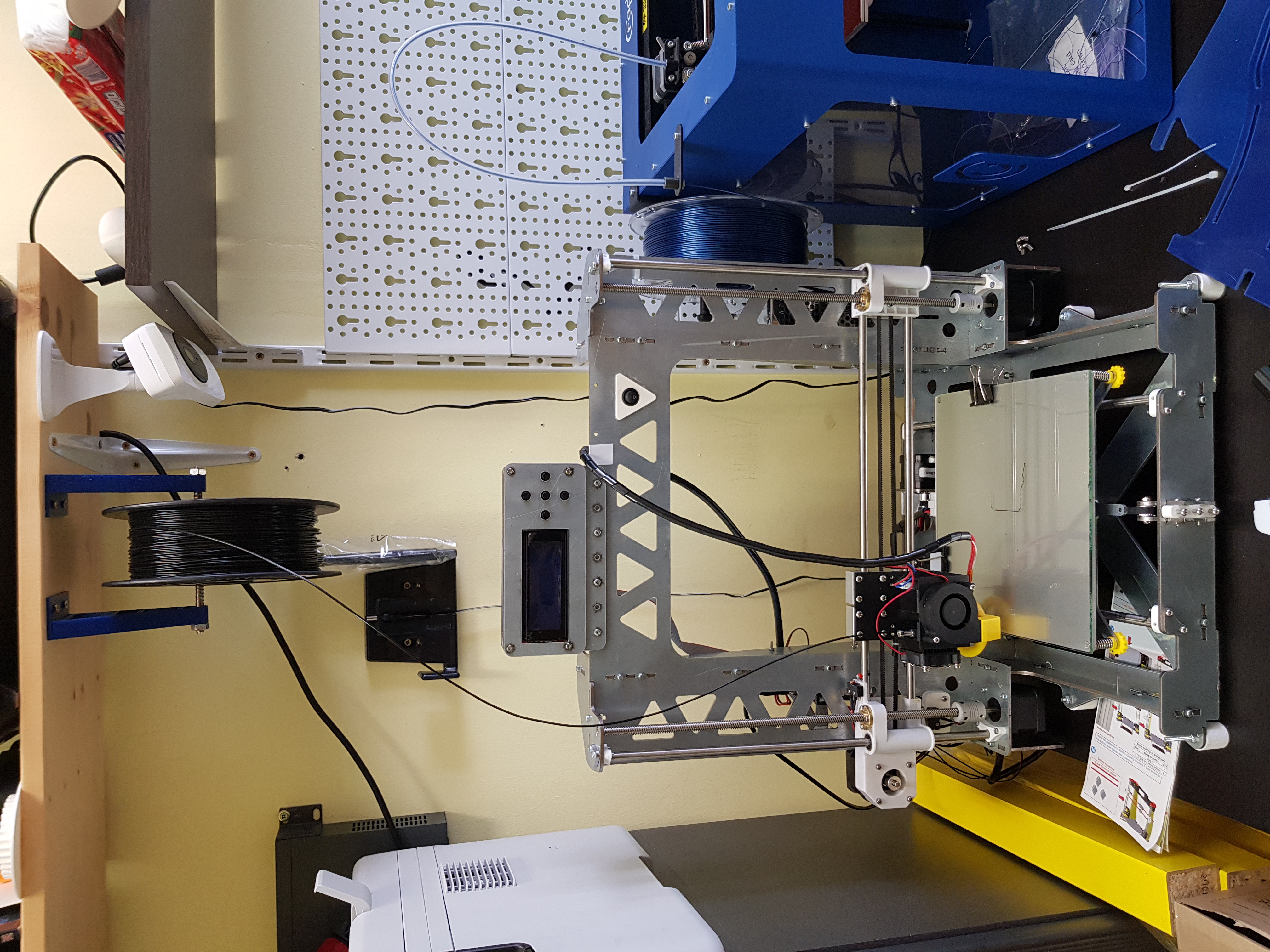 Filament spool holder