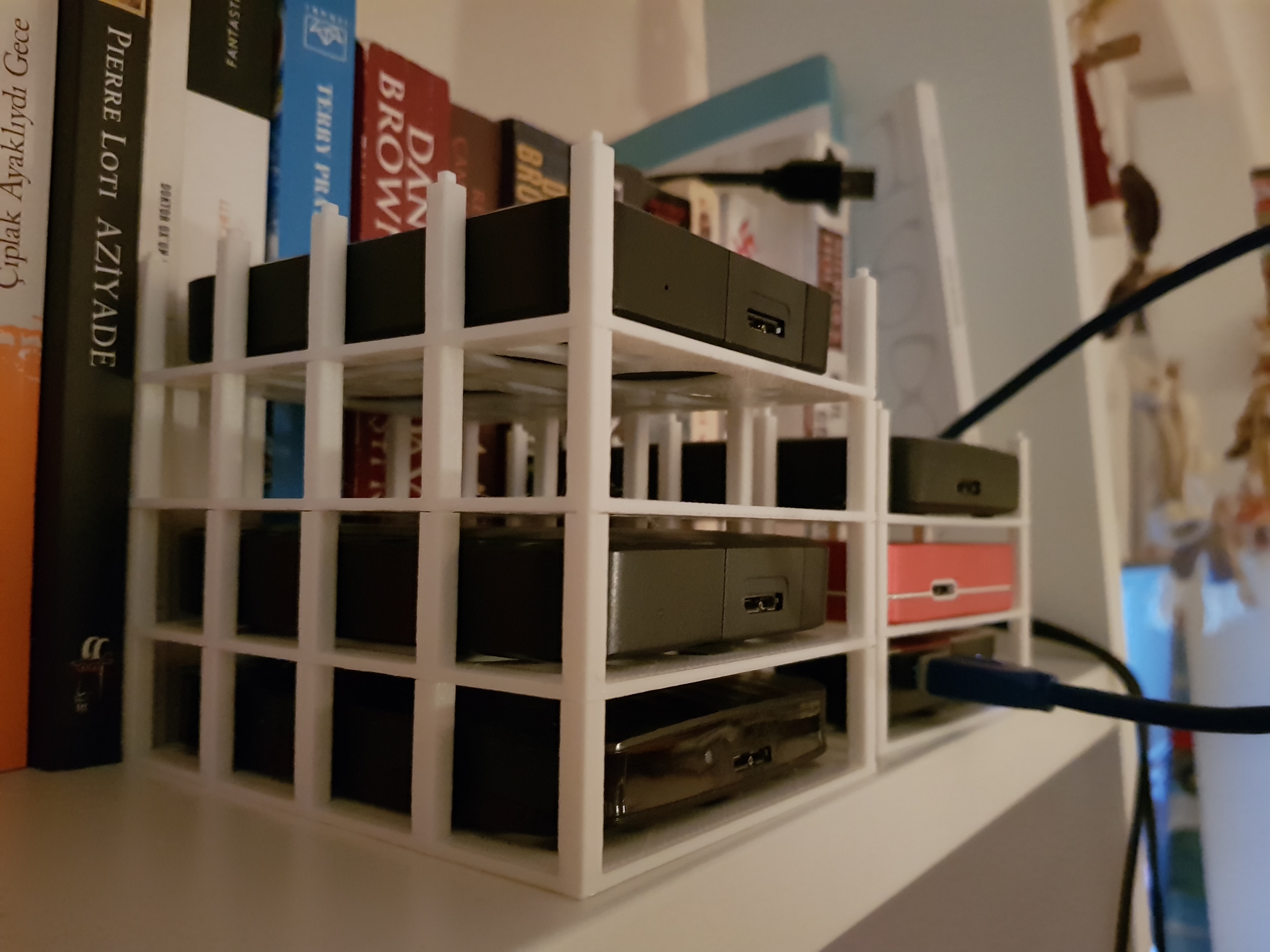 Hard disk tower for 80x115 HDD