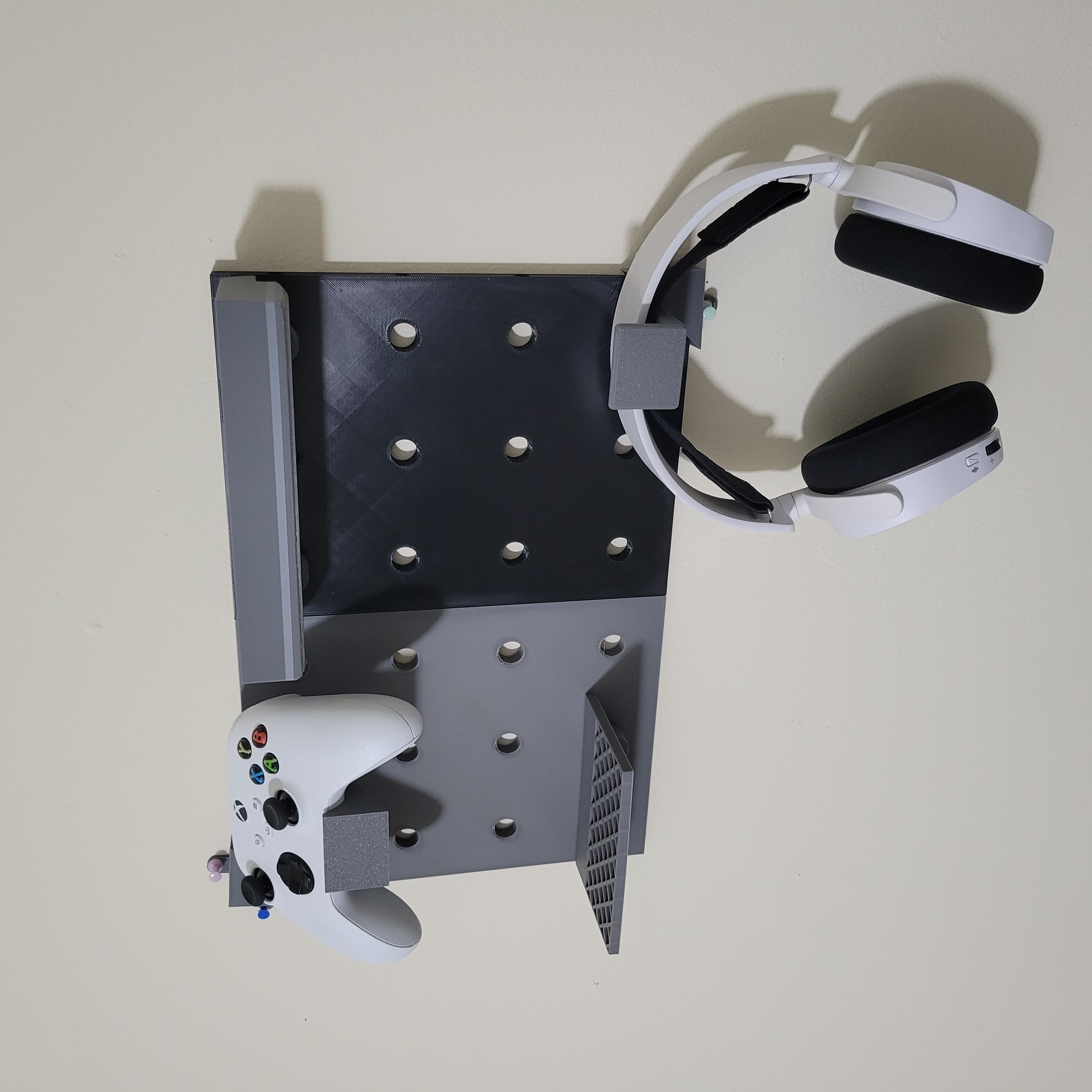Threaded Pegboard with Accessories