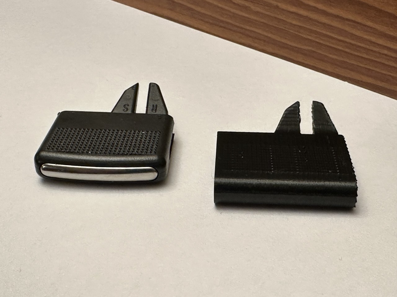 Audi A4 B6/B7 (2002–2008) Front Dashboard AC Vent Grill Clip Trim Replacement