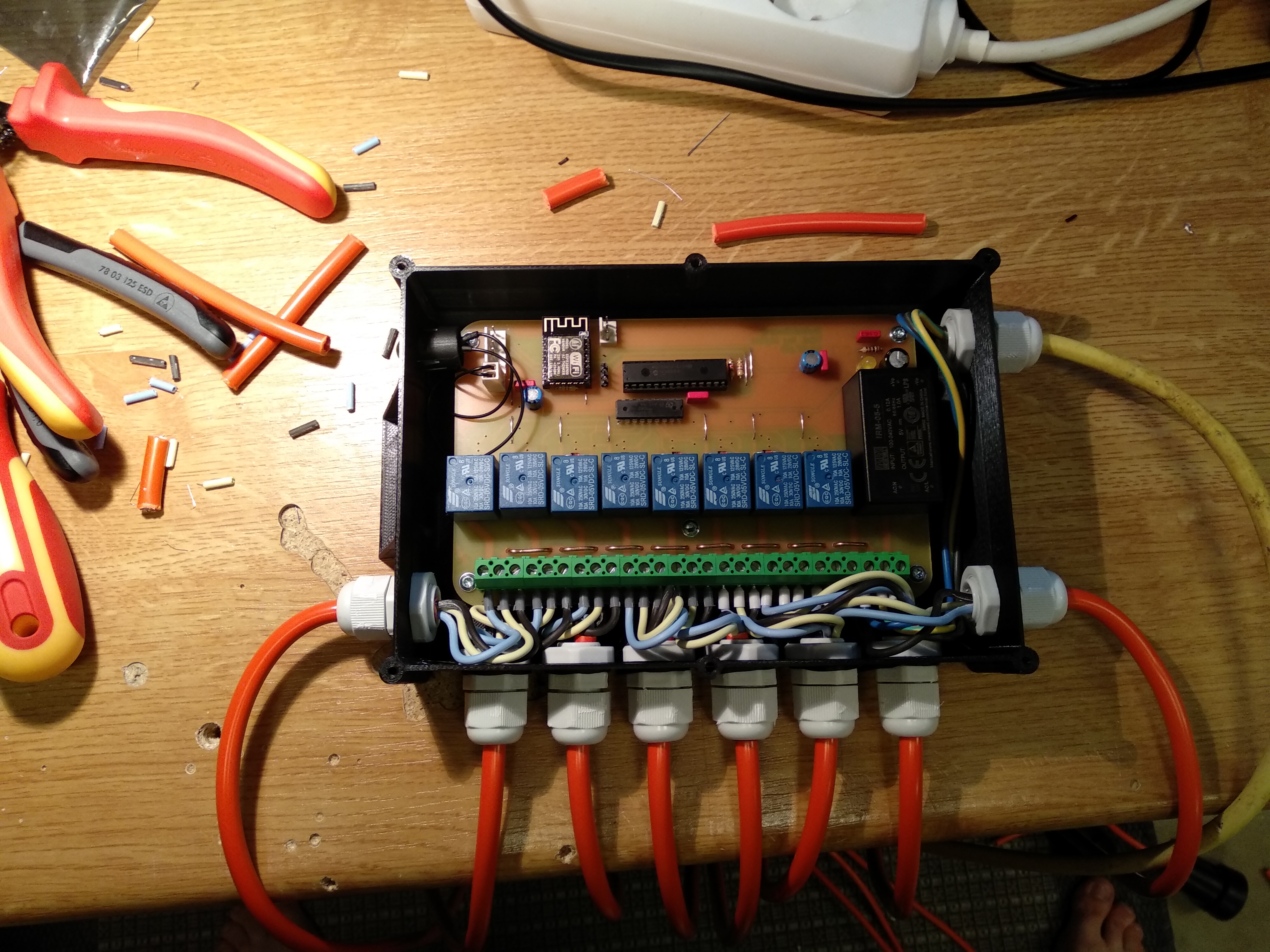 WiFI ESP8266 8CH Relay Board with case