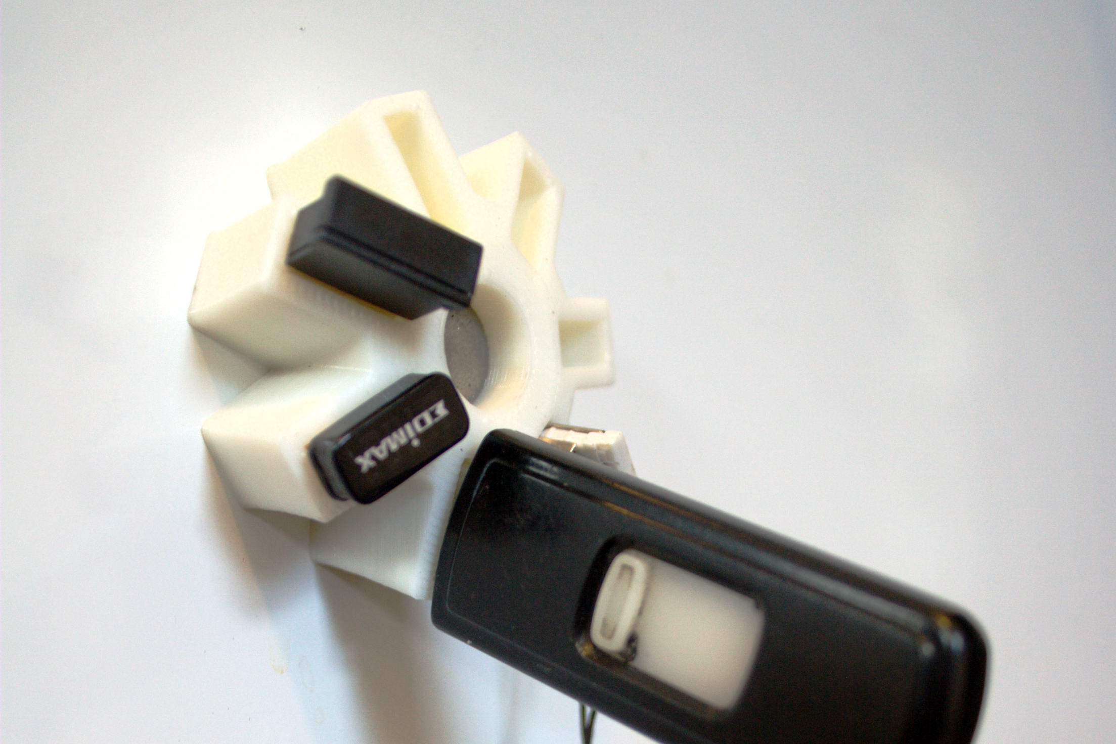 USB thing holder with center hole for magnet