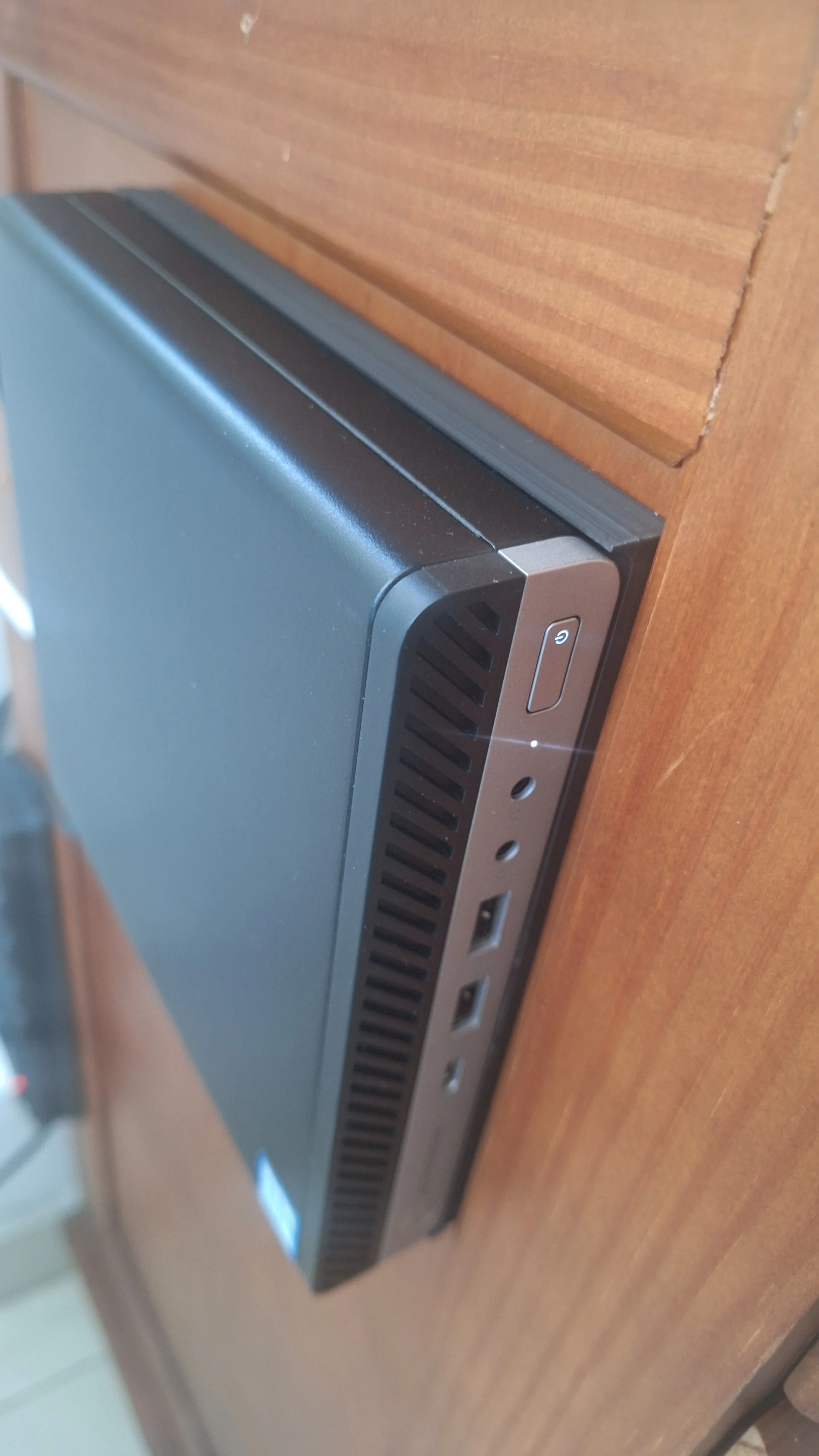 Wall mount for the HP 800 G3 mini