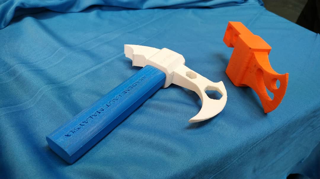 MULTI USE AXE