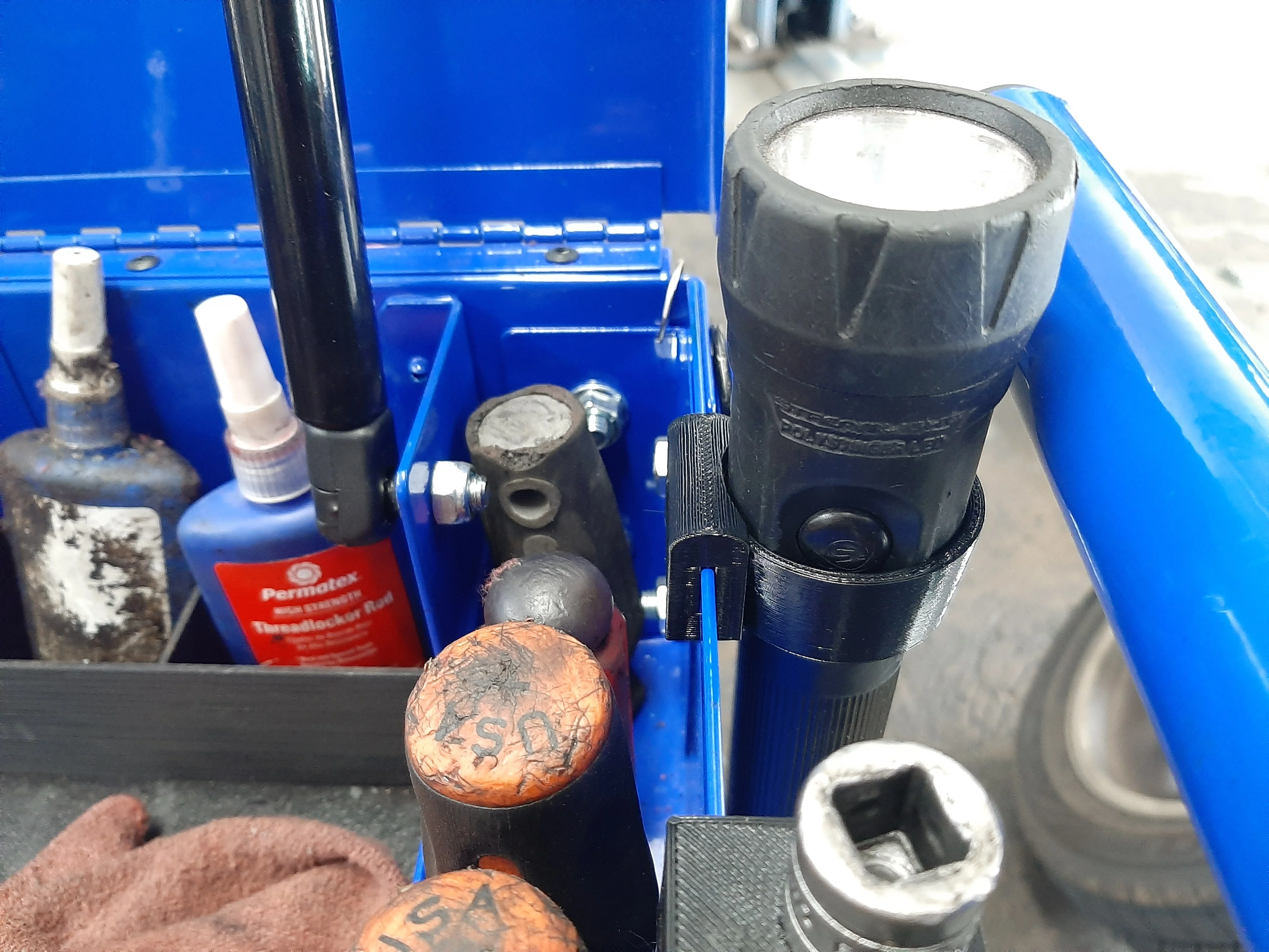 Streamlight stinger holder