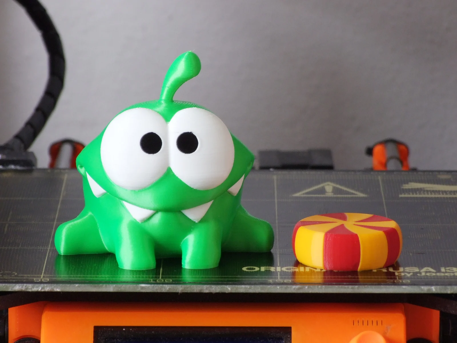 Om Nom + candy (multi-material)