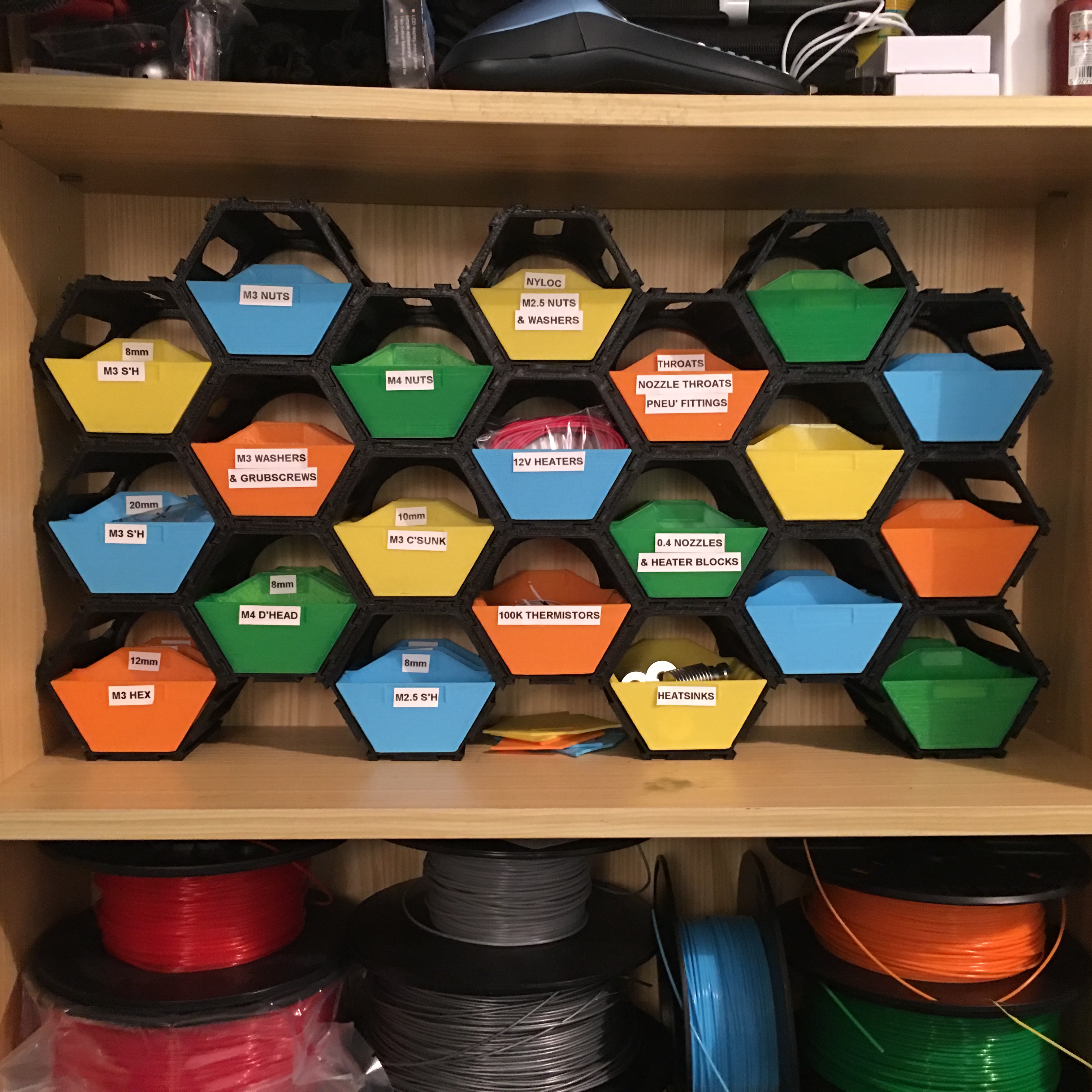LINKING STORAGE TRAYS