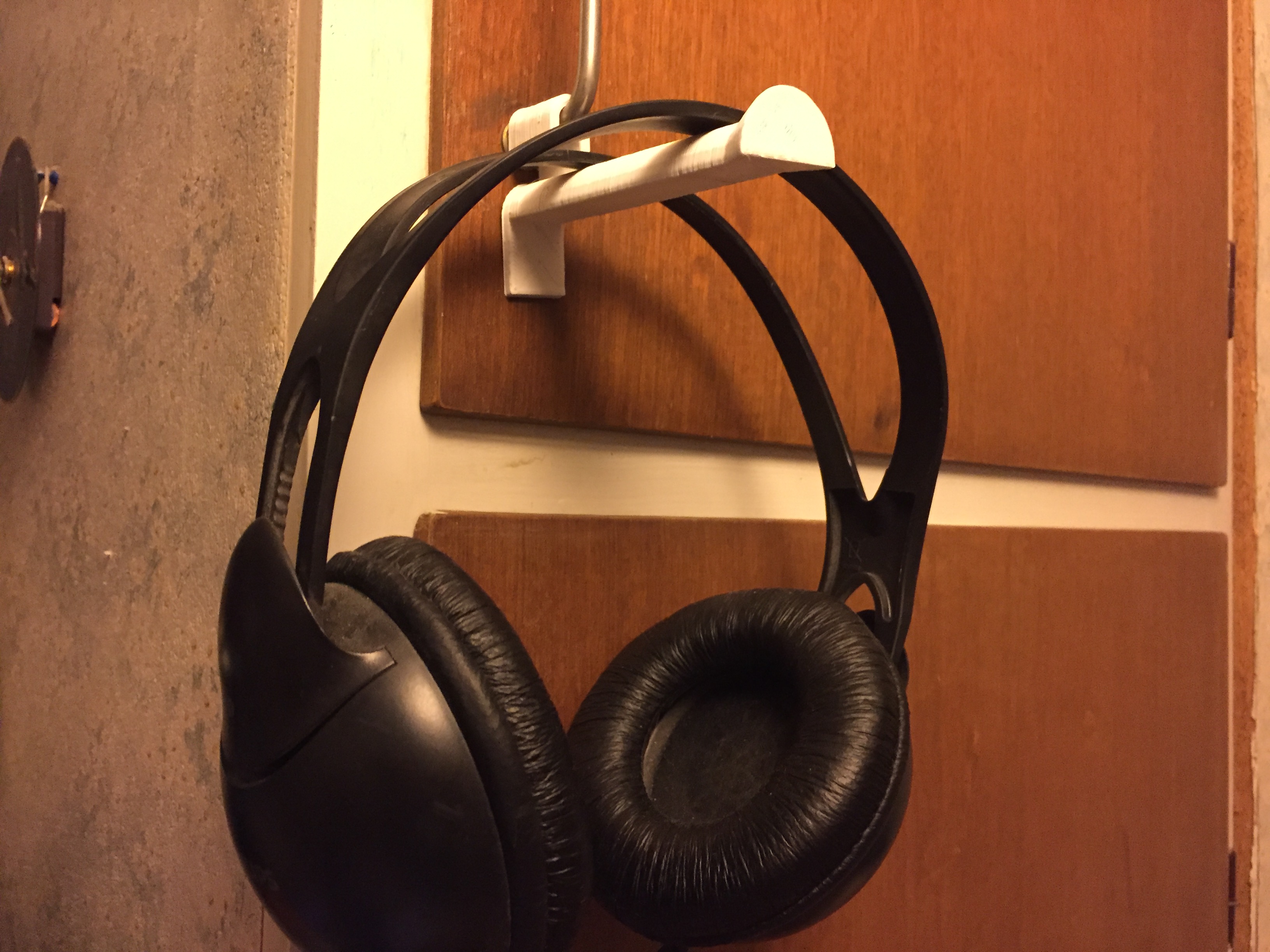 Earphone headset closet handle hanger
