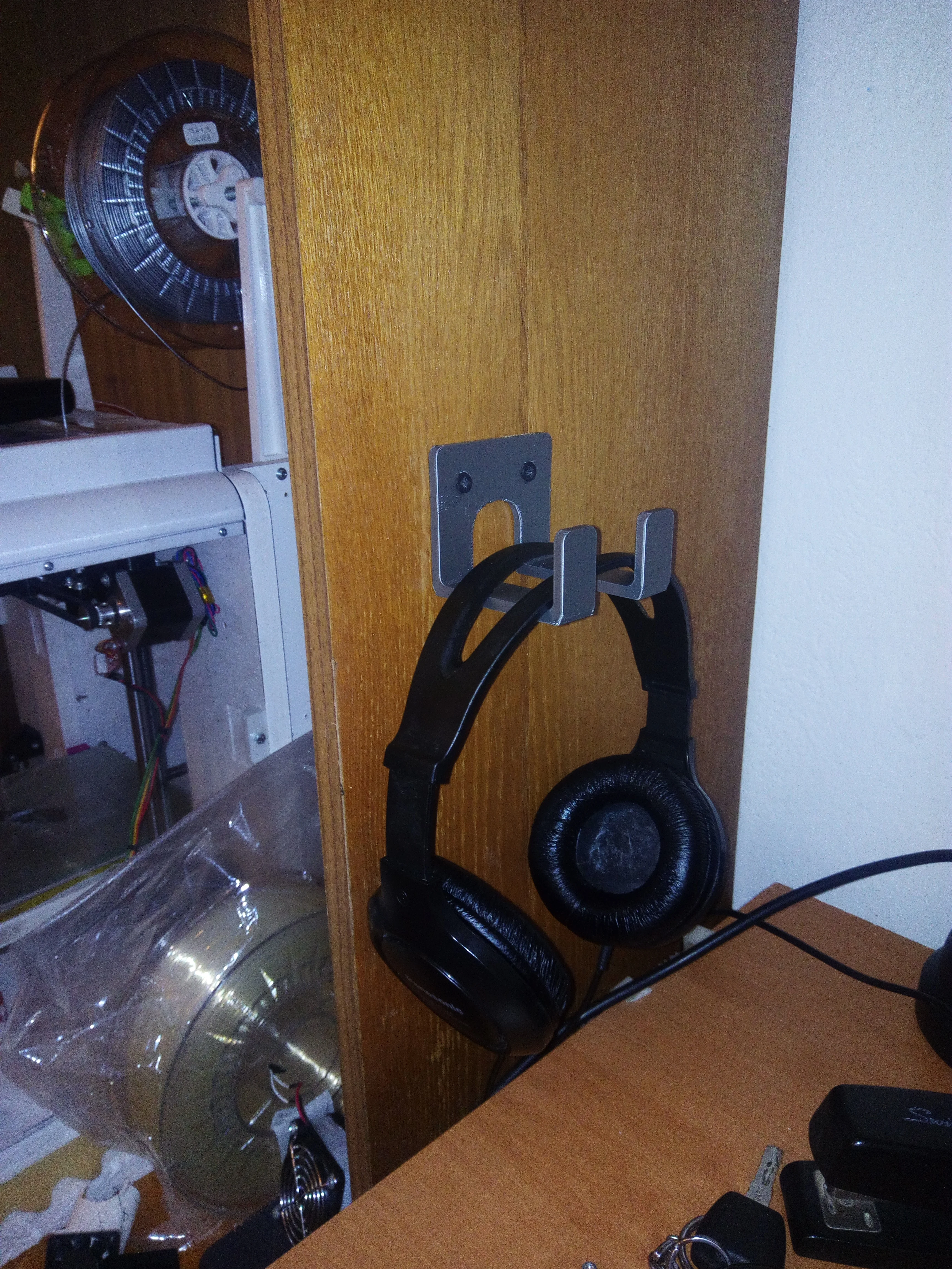 Earphone holder [uchwyt na słuchawki]