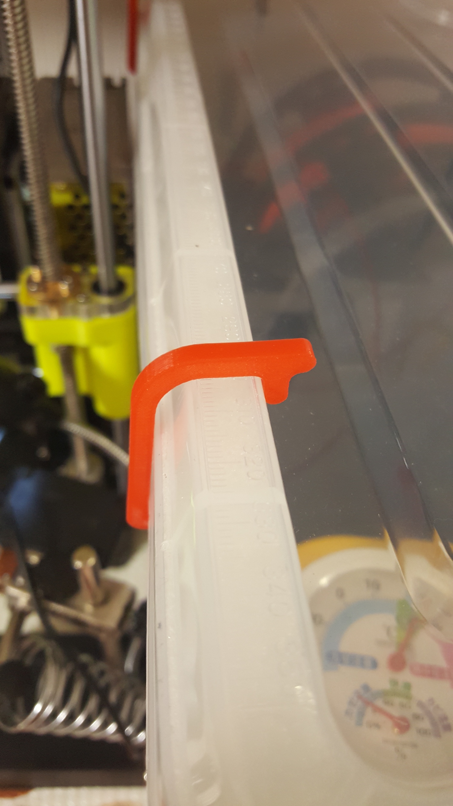 Parametric dry box lock clip