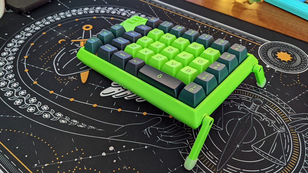 Eternal Keypad v1 Case with optional tenting