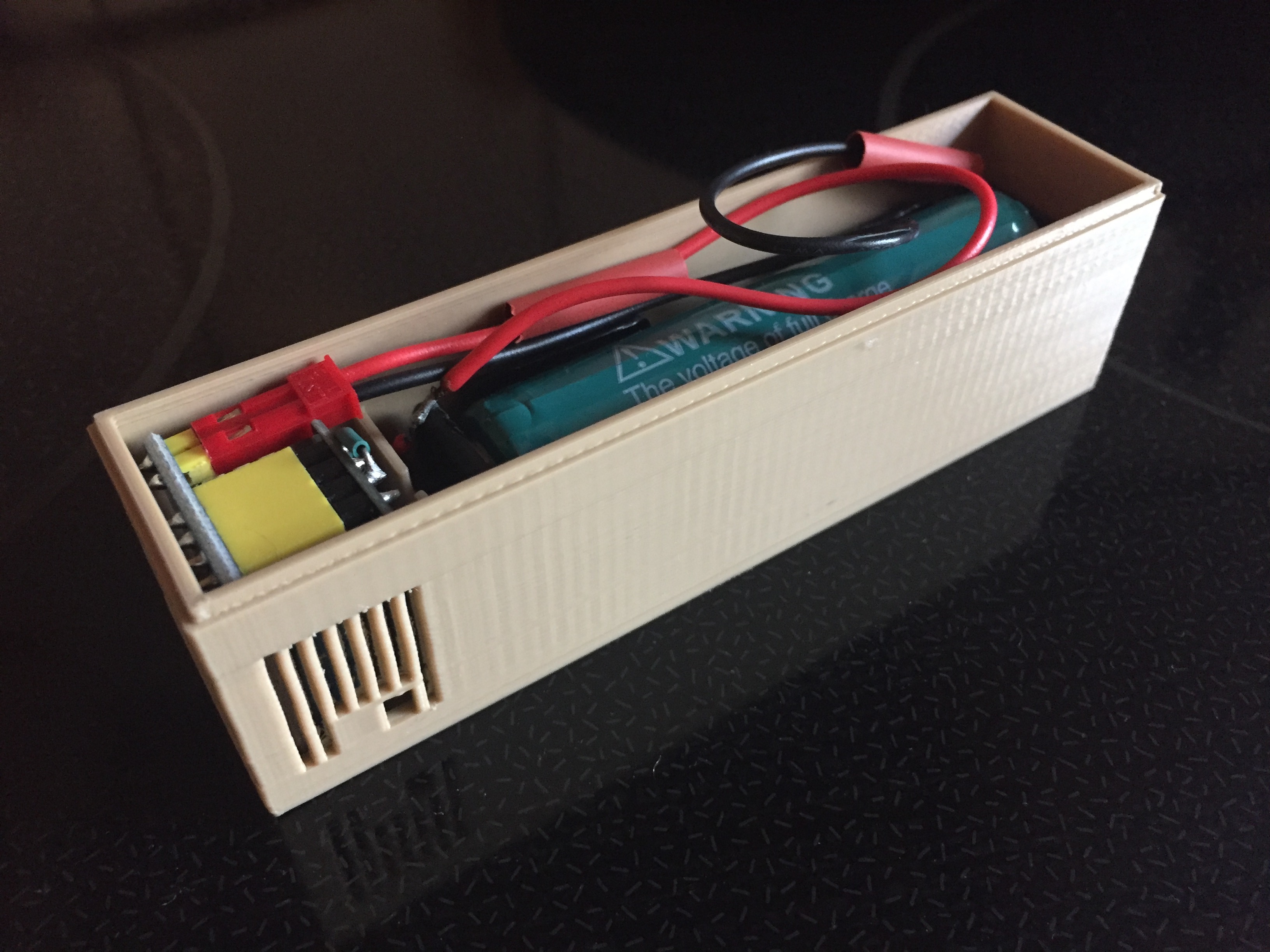 ESP01, DHT11 and 18650 battery Lipo case