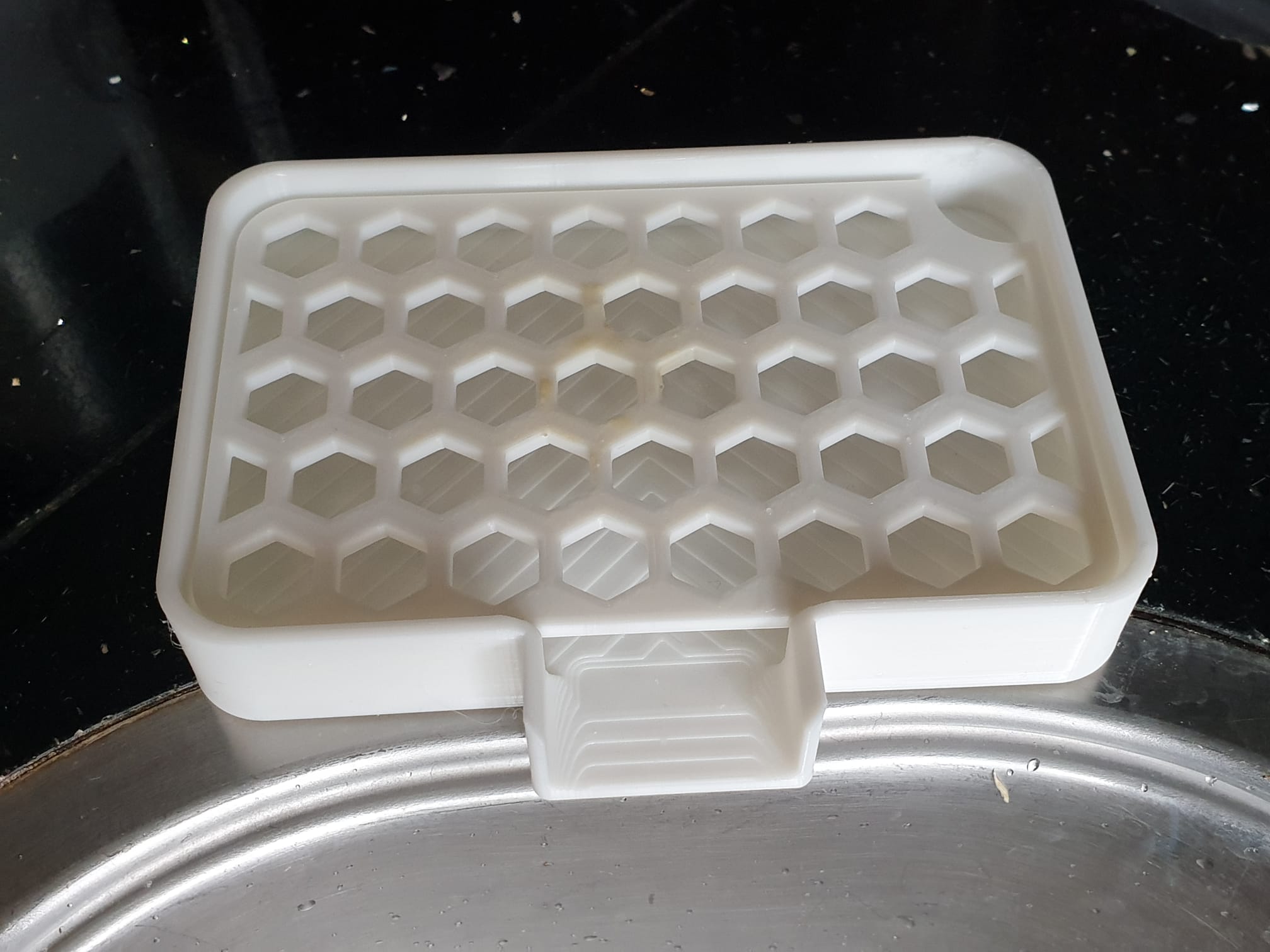 Self draining soap tray for bar of soap