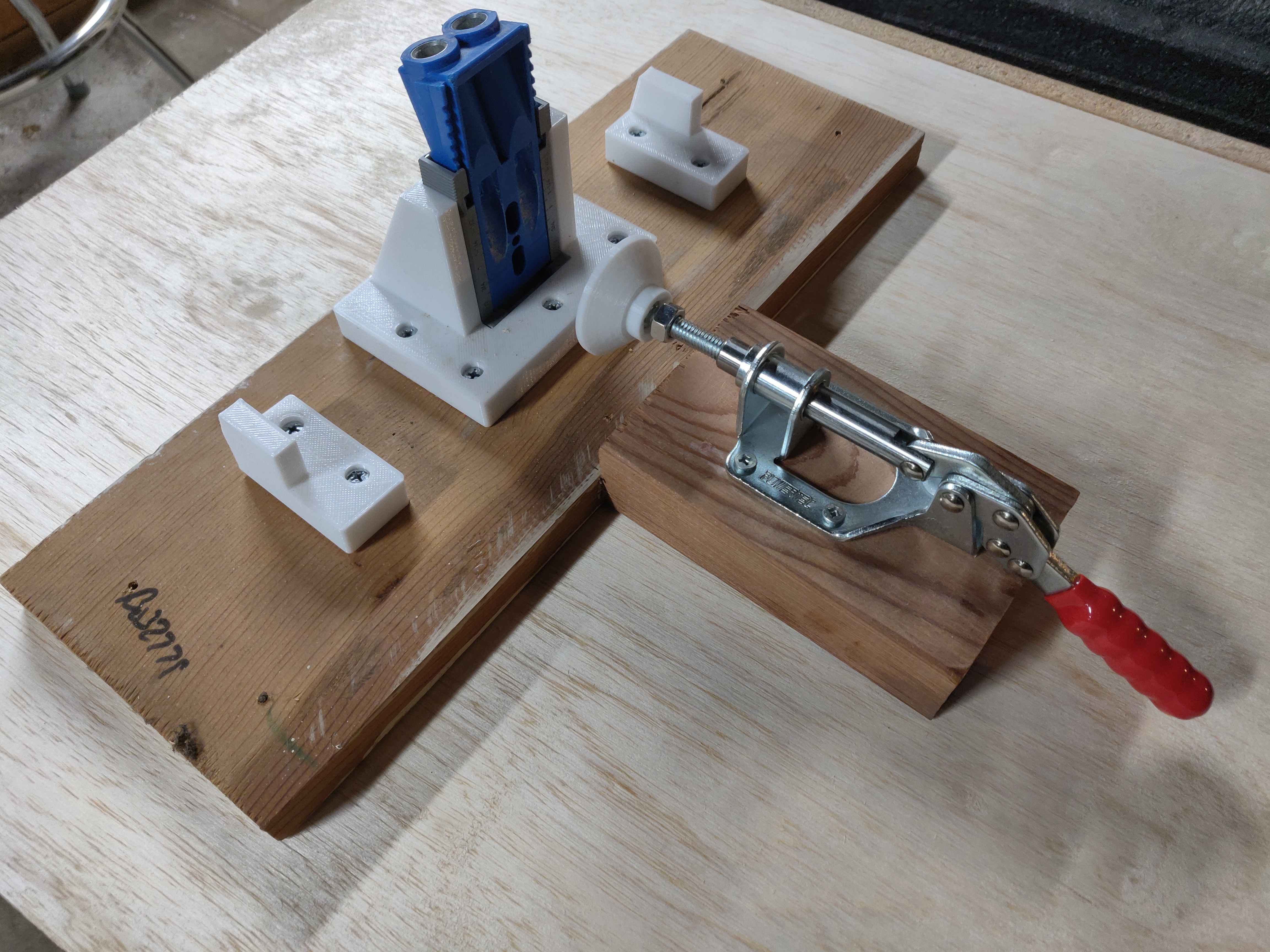 Stand for the Kreg R3 jig