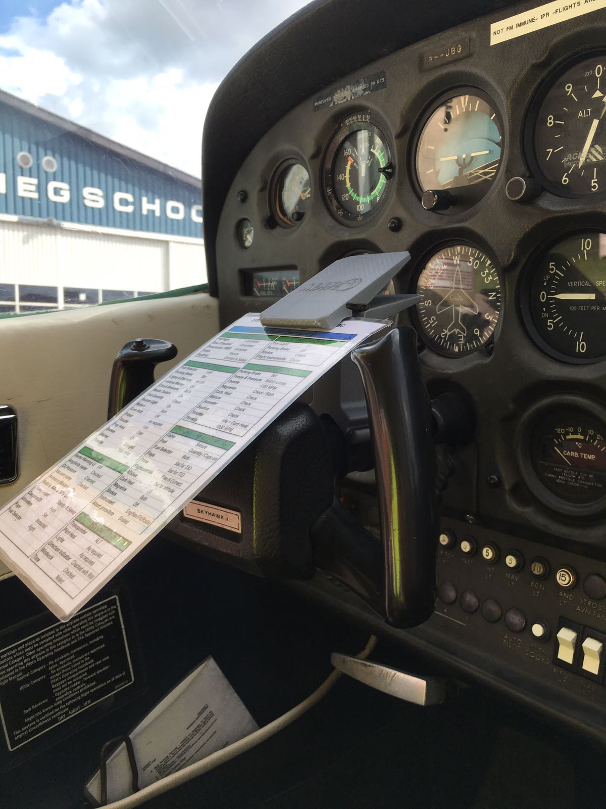 Yoke mount / clip general aviation