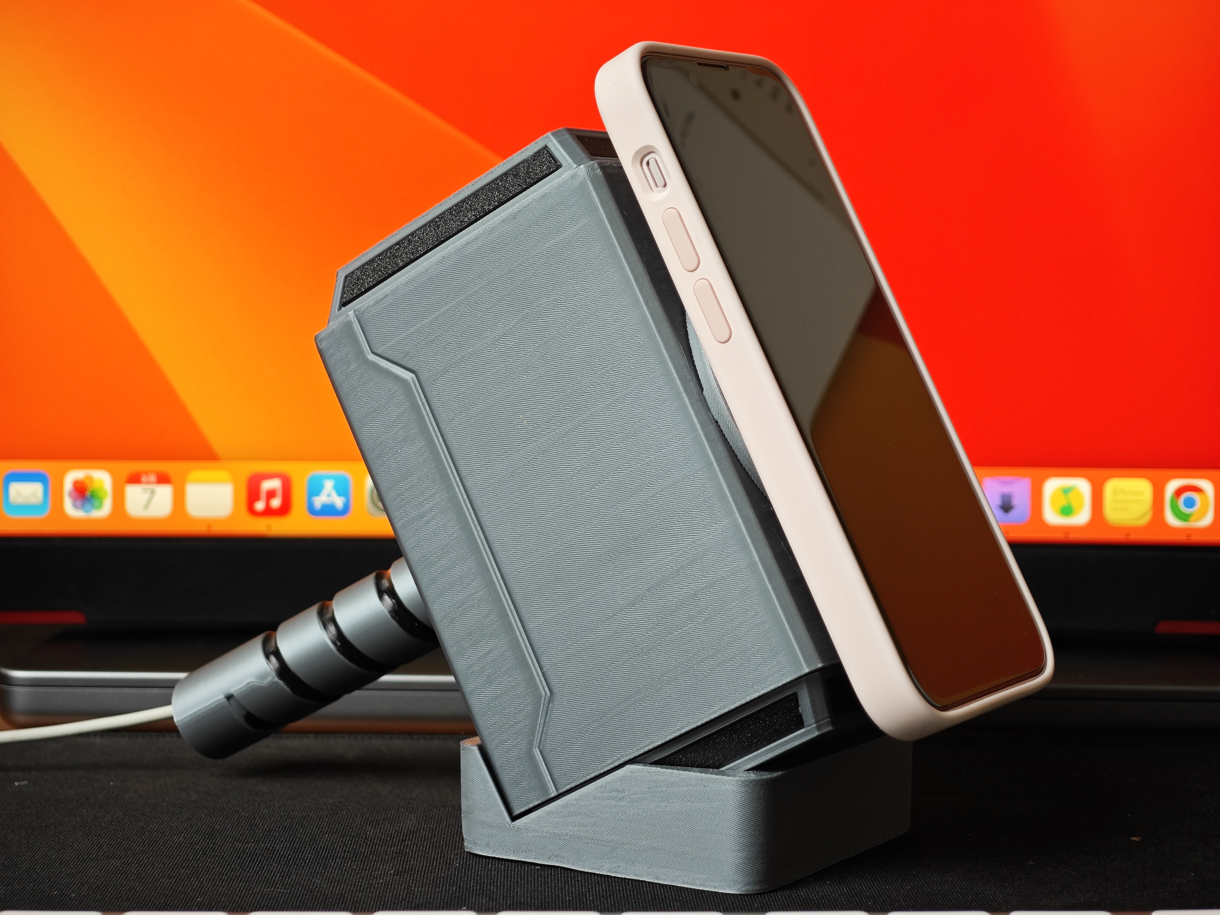 Hammer of Thor magsafe stand