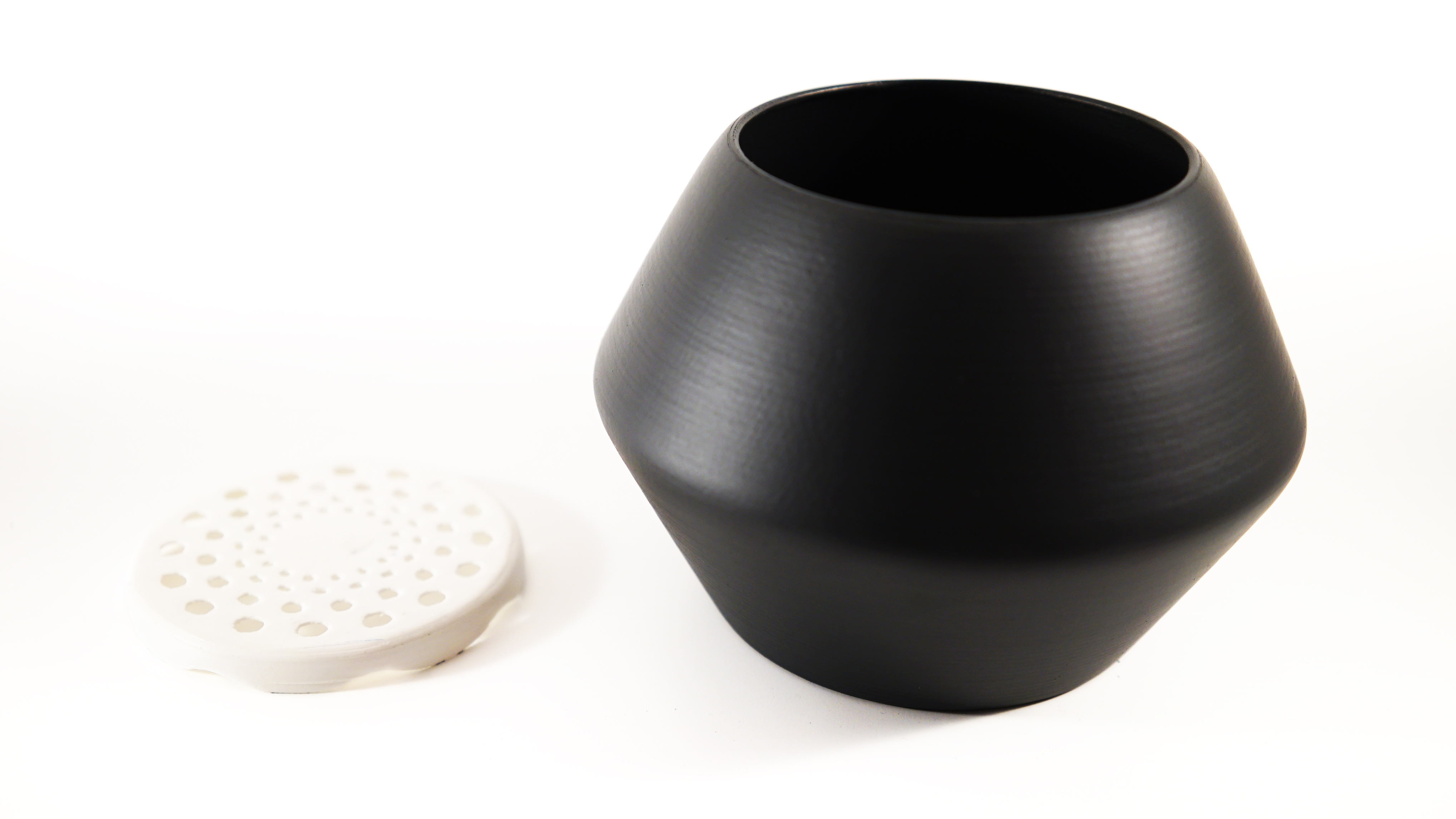 Modern Pot Design With Drainage Disc