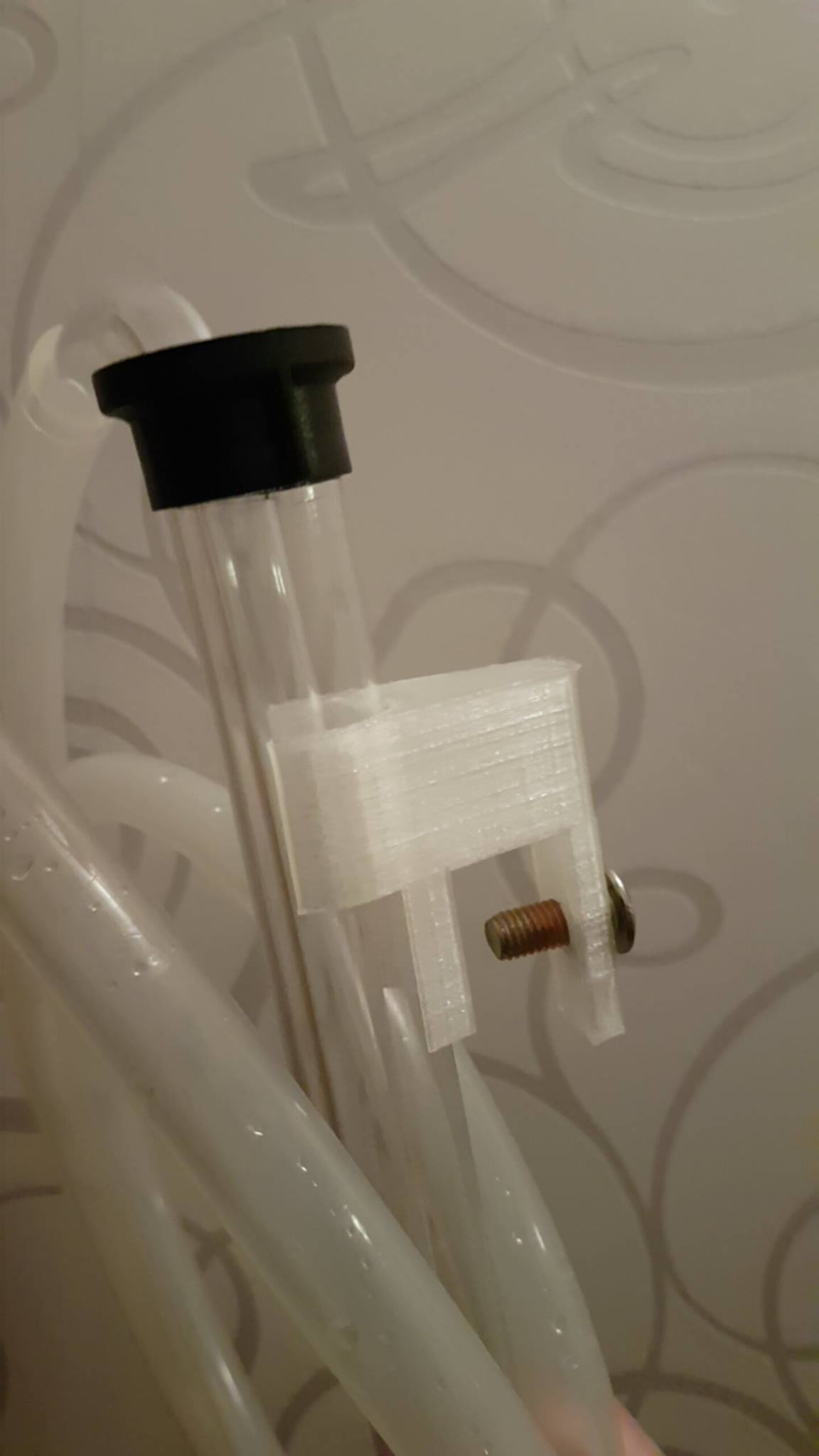 Auto syphon clip