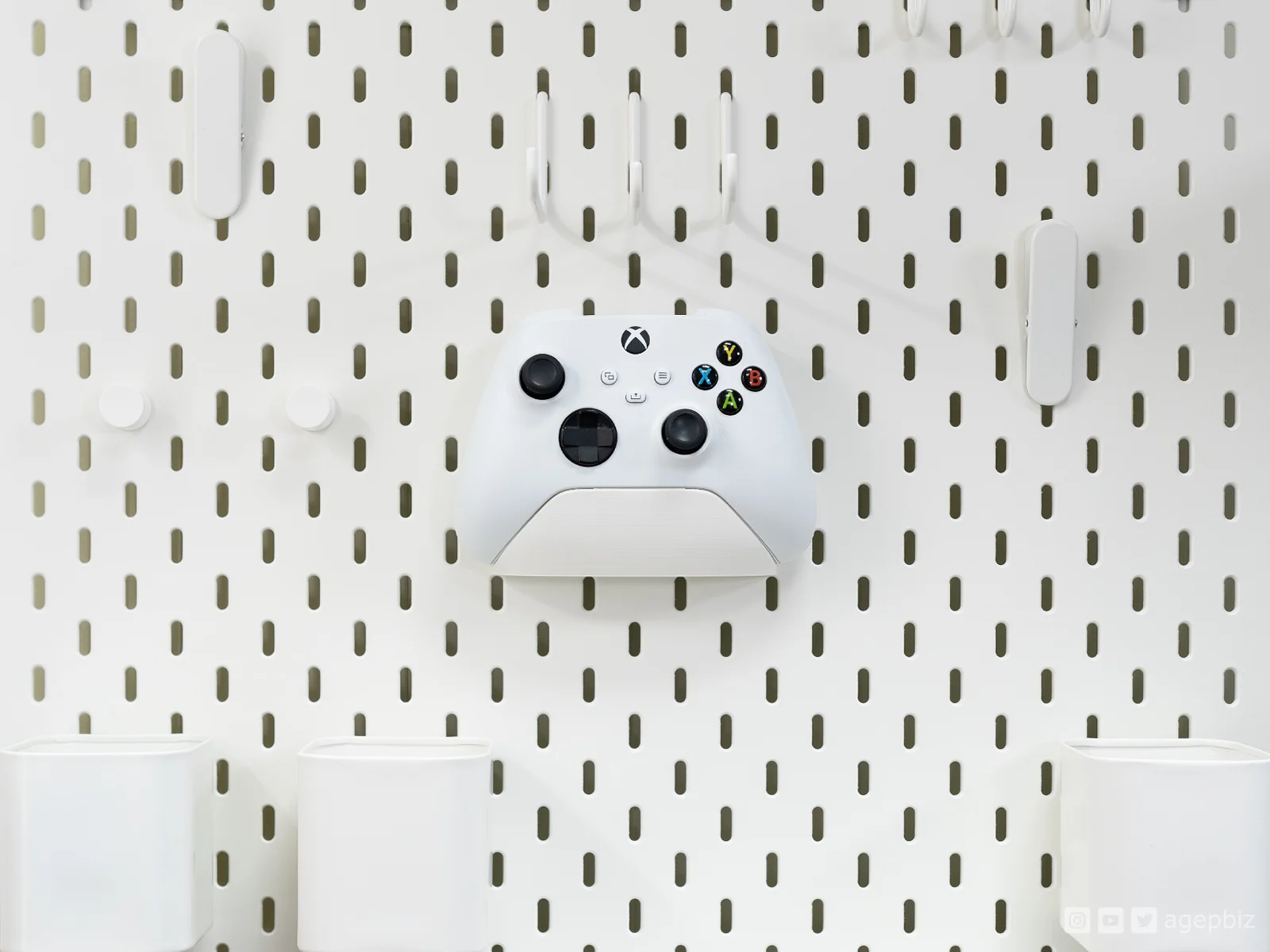 Xbox Controller Stand for IKEA SKÅDIS Pegboard