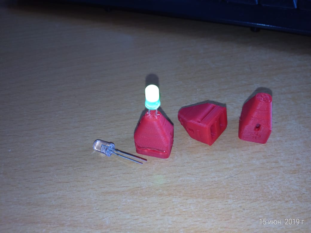 Light-emitting diode, glowworm, LED tester