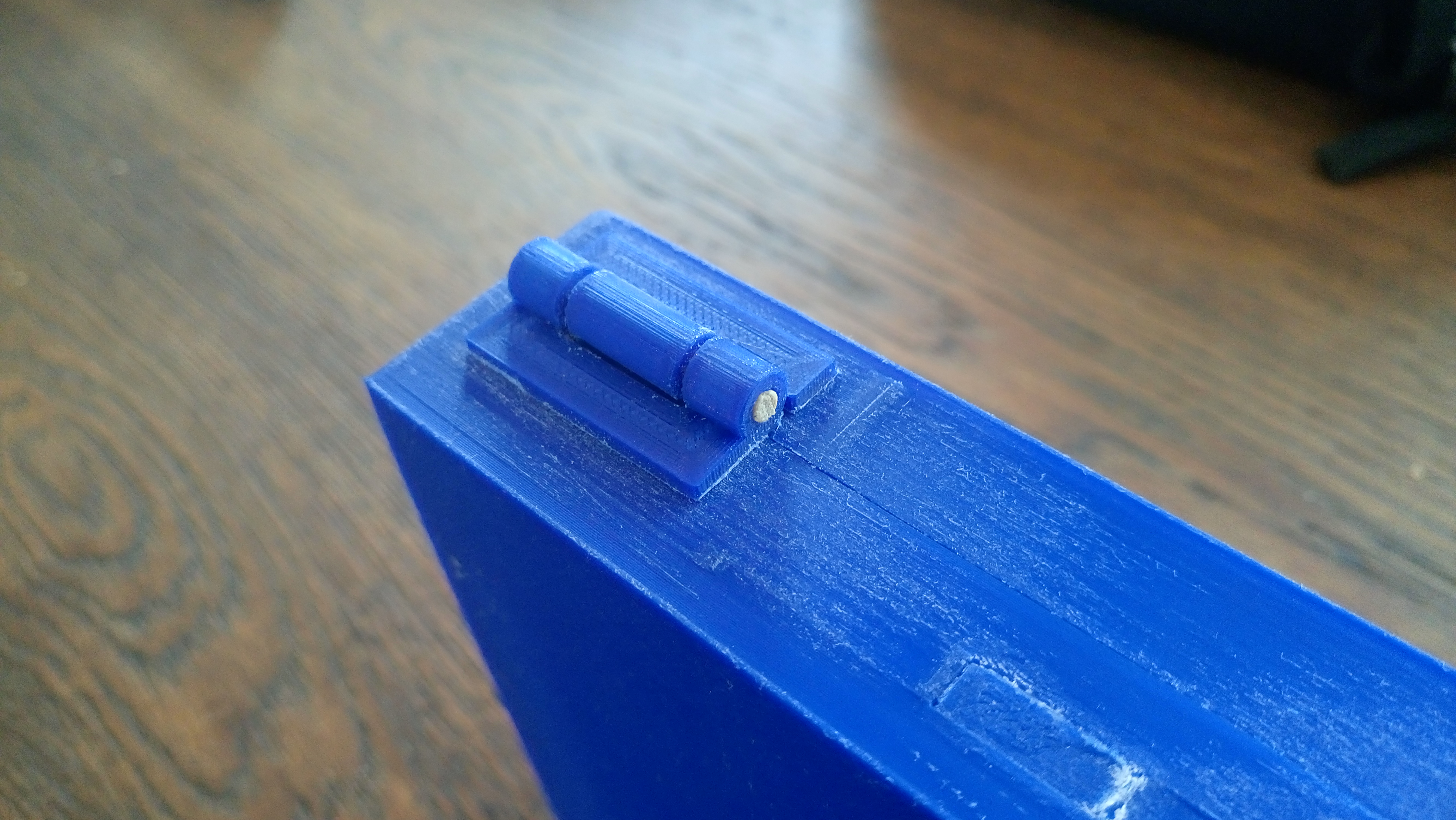 Small triple barell hinge using 3mm bbq squier