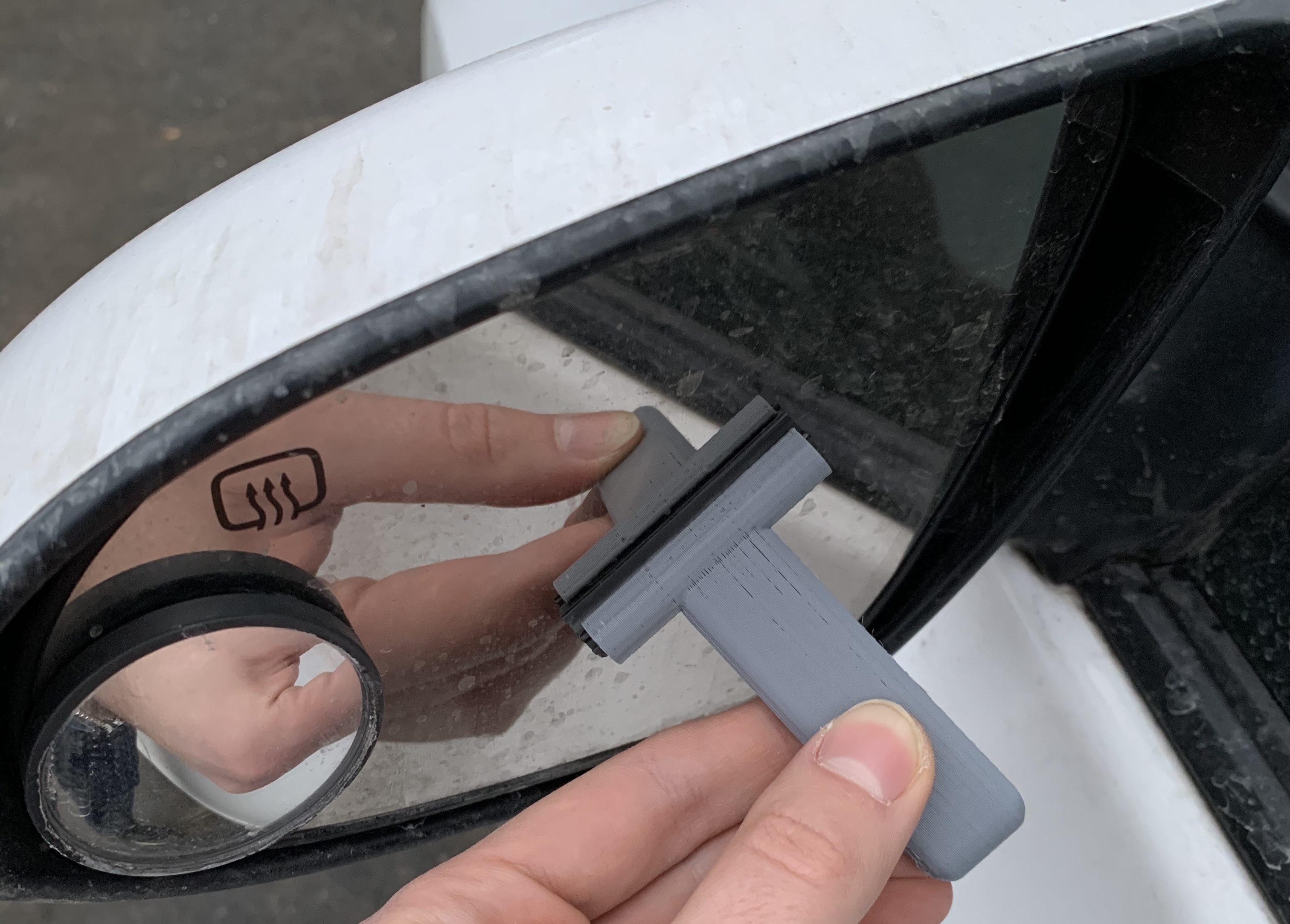 Mini Car Mirror Squeegee Using Wiper Blades