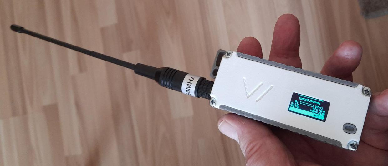 Heltec LoRa32 V3 case with NEO-7M GPS module, 103665 battery, and buzzer