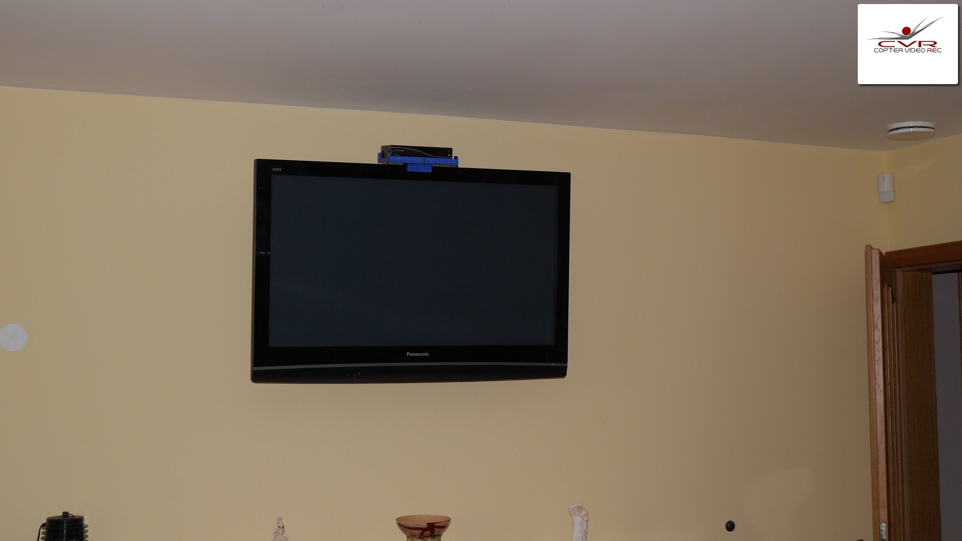 Pedestal below Dreambox-sat.receiver