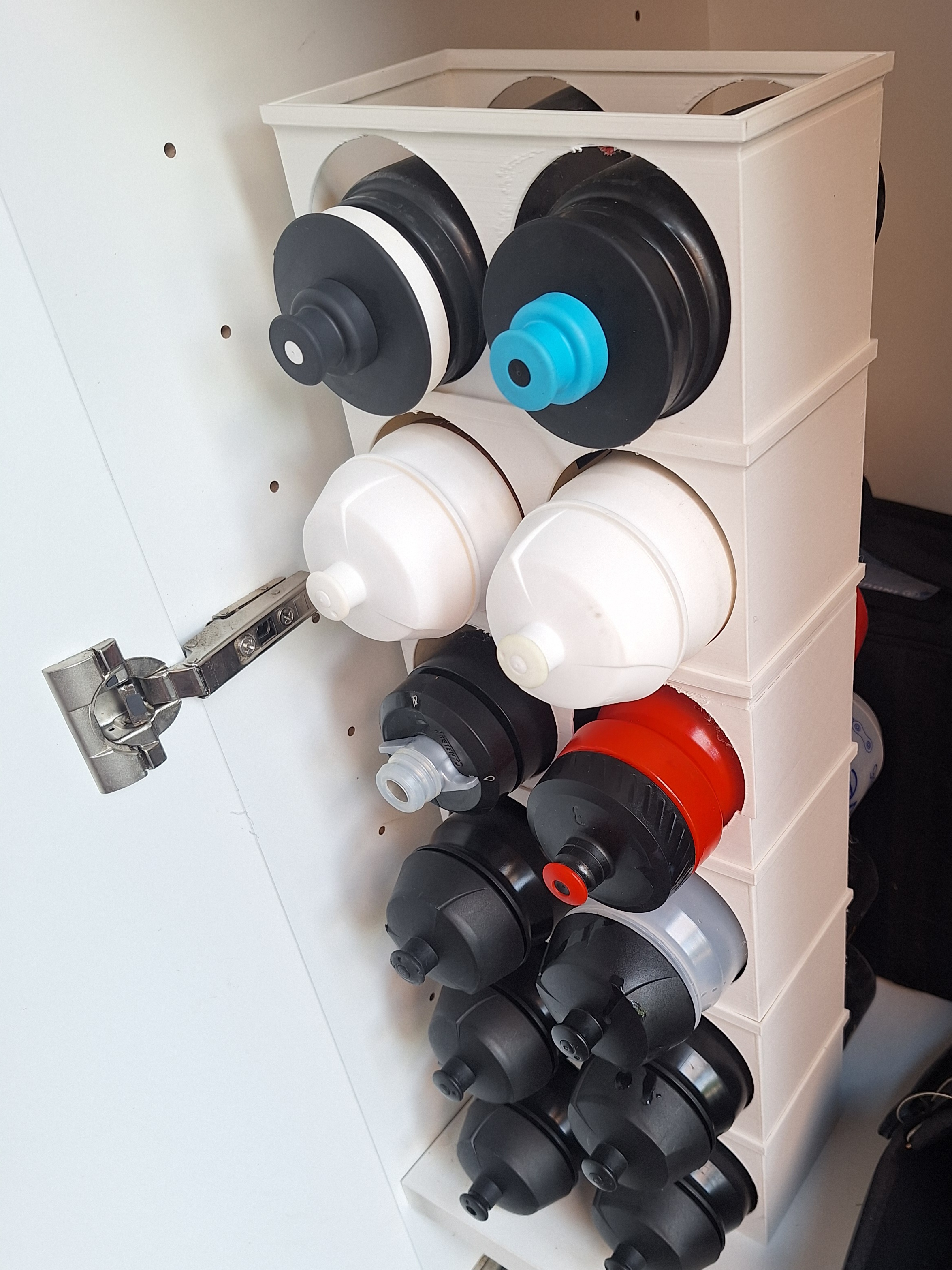 Stackable bidon storage