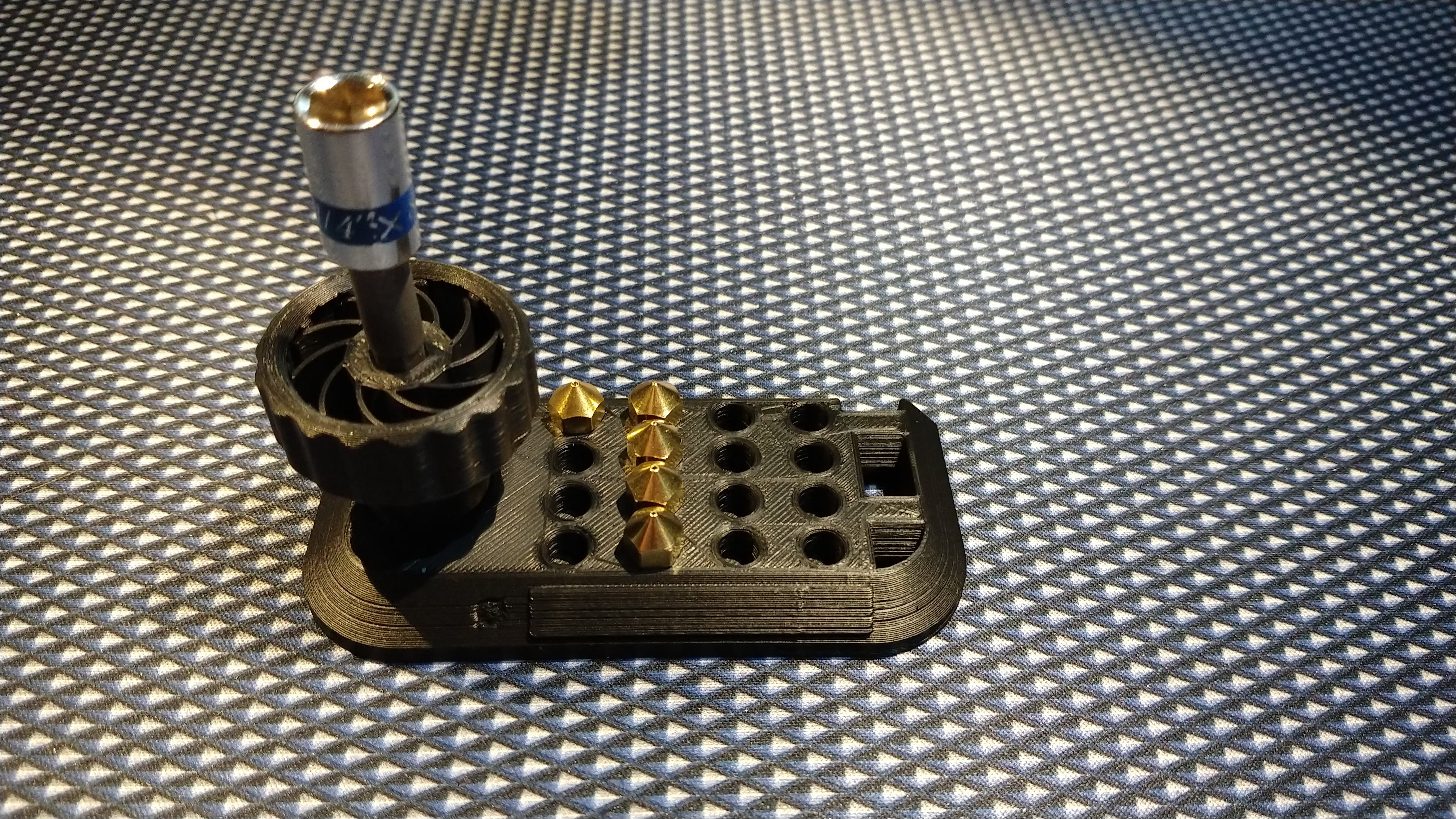Cool & small nozzle holder