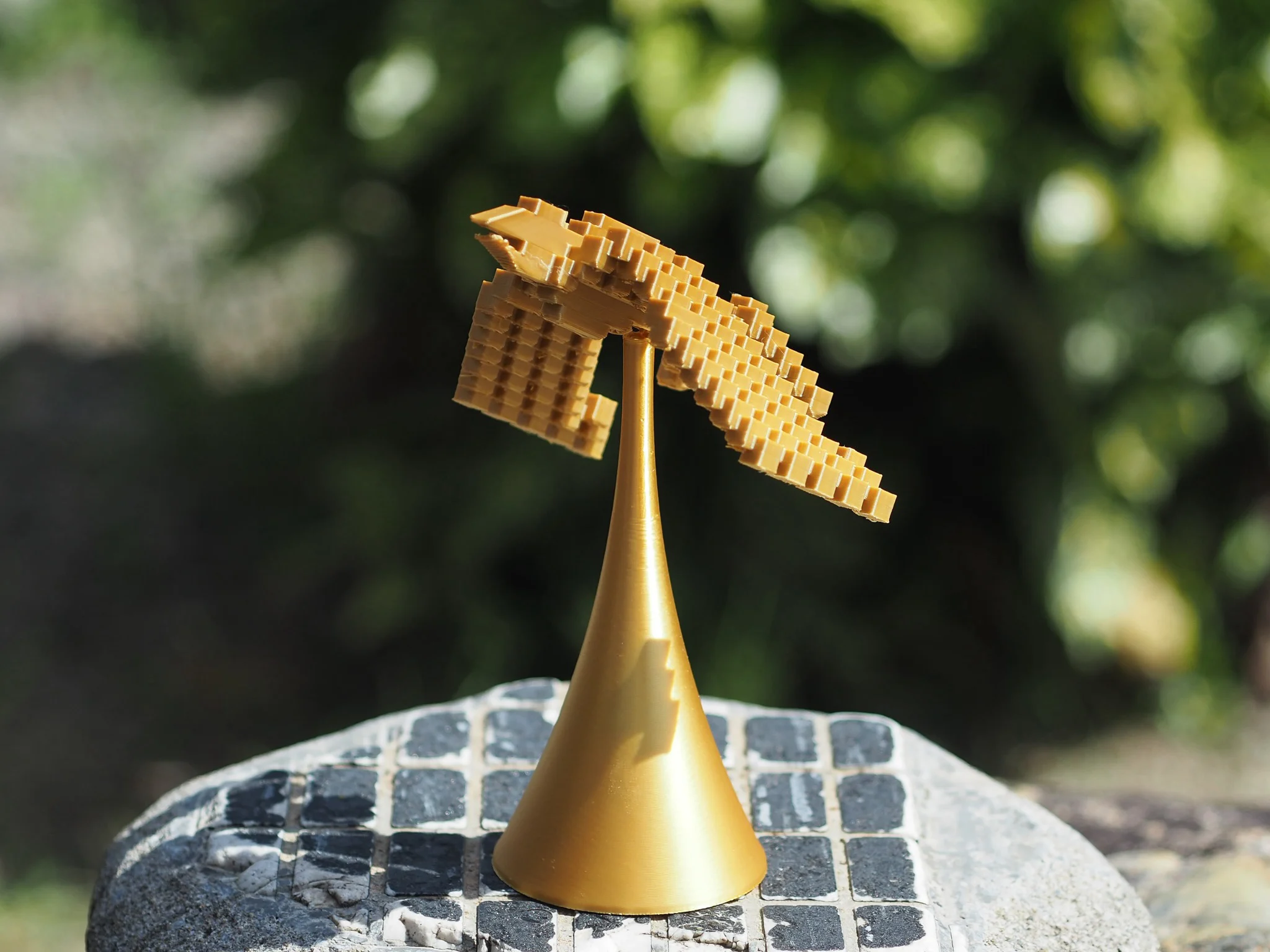 Balancing Cubic Bird