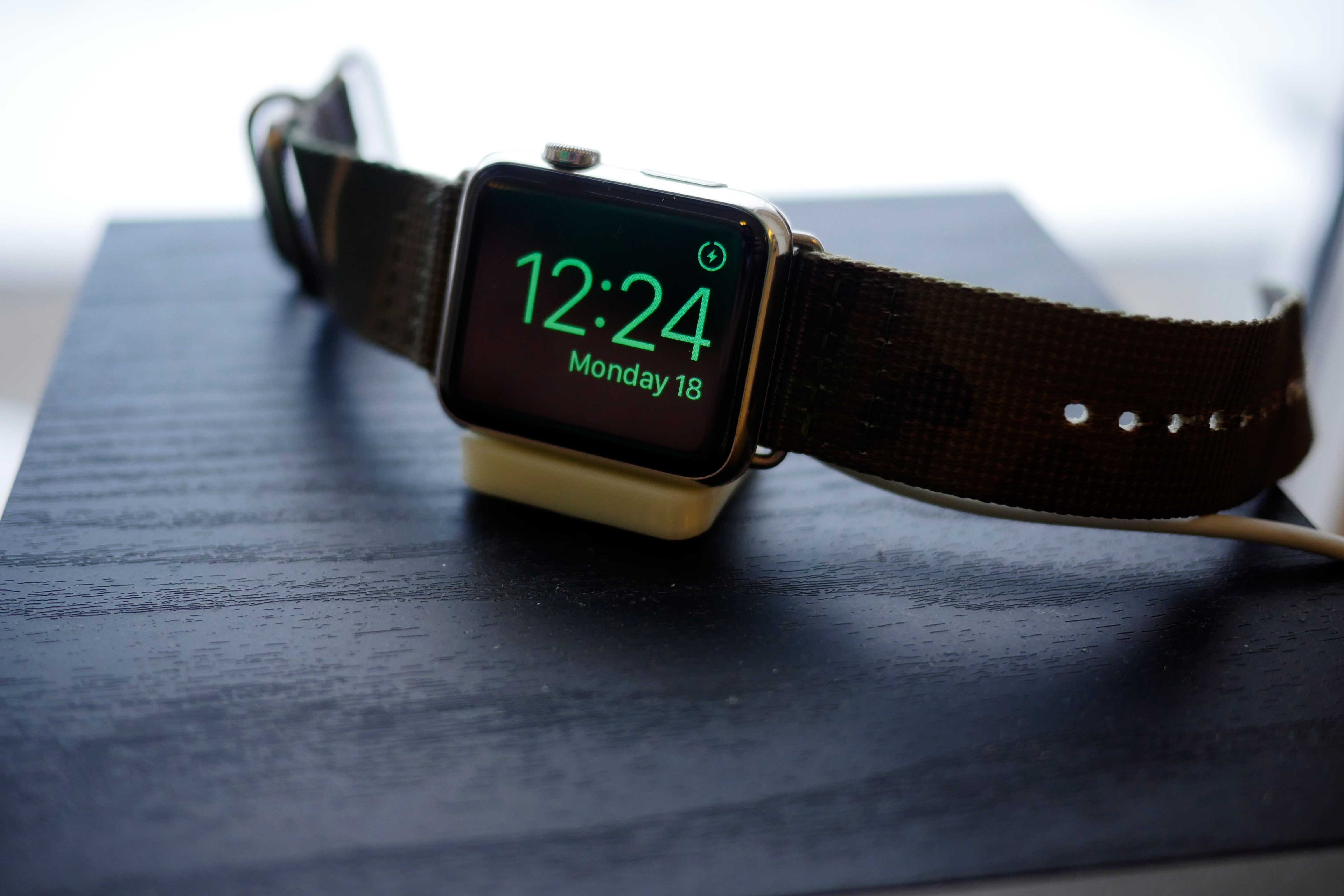 Tiny Apple Watch Nightstand... Stands... *NEW*