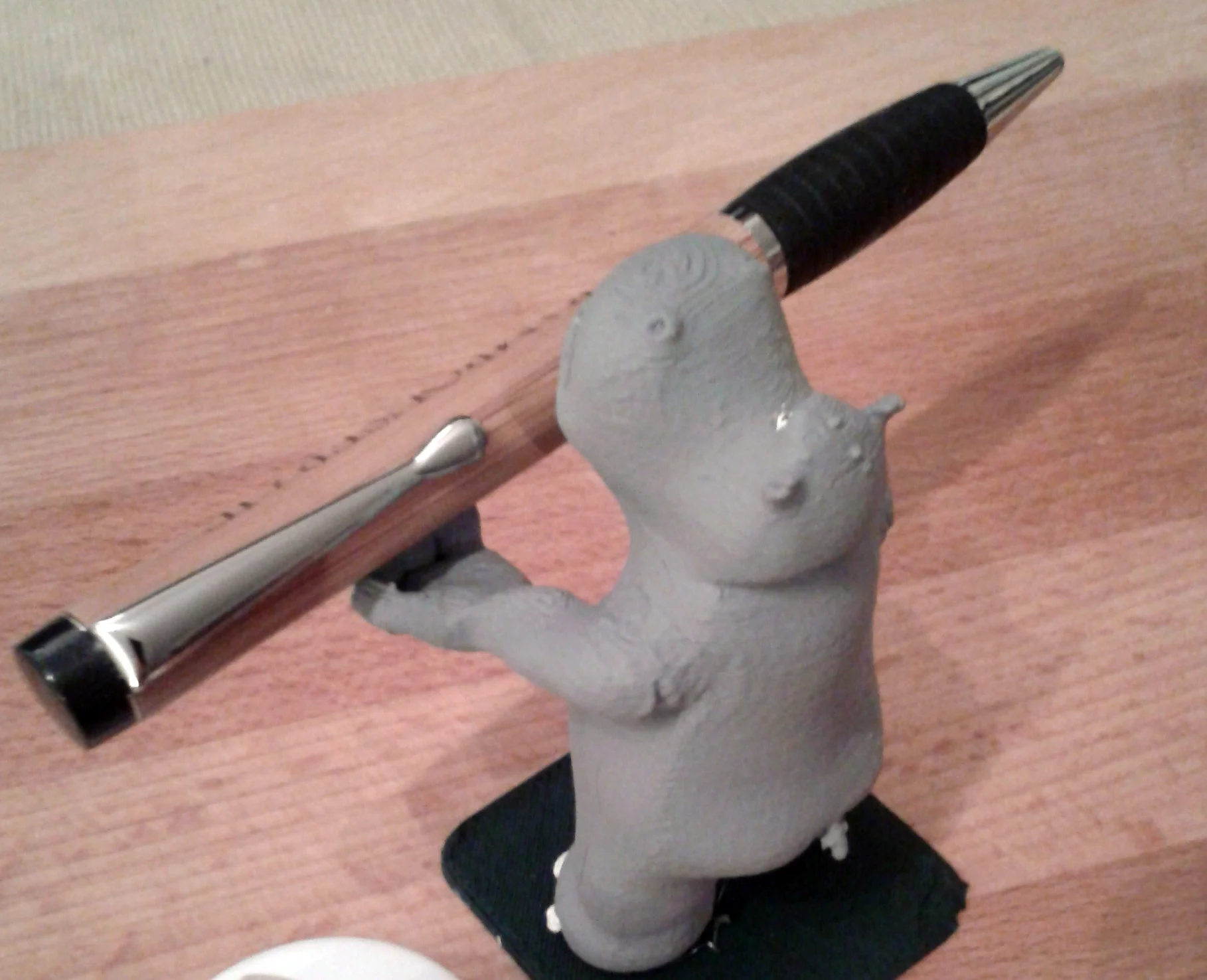 Hippopotamus pen carrier