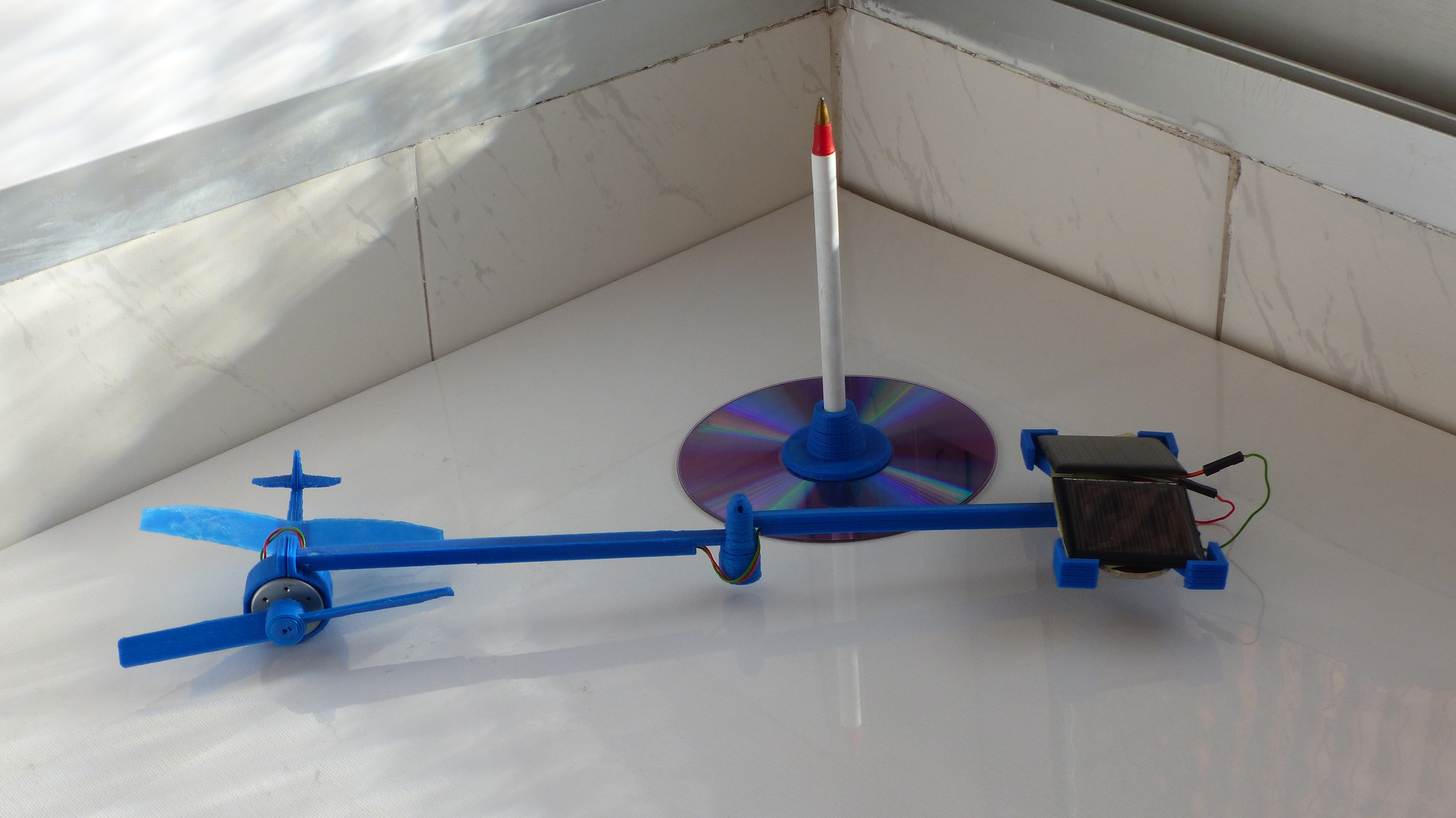 avión solar (solar plane)