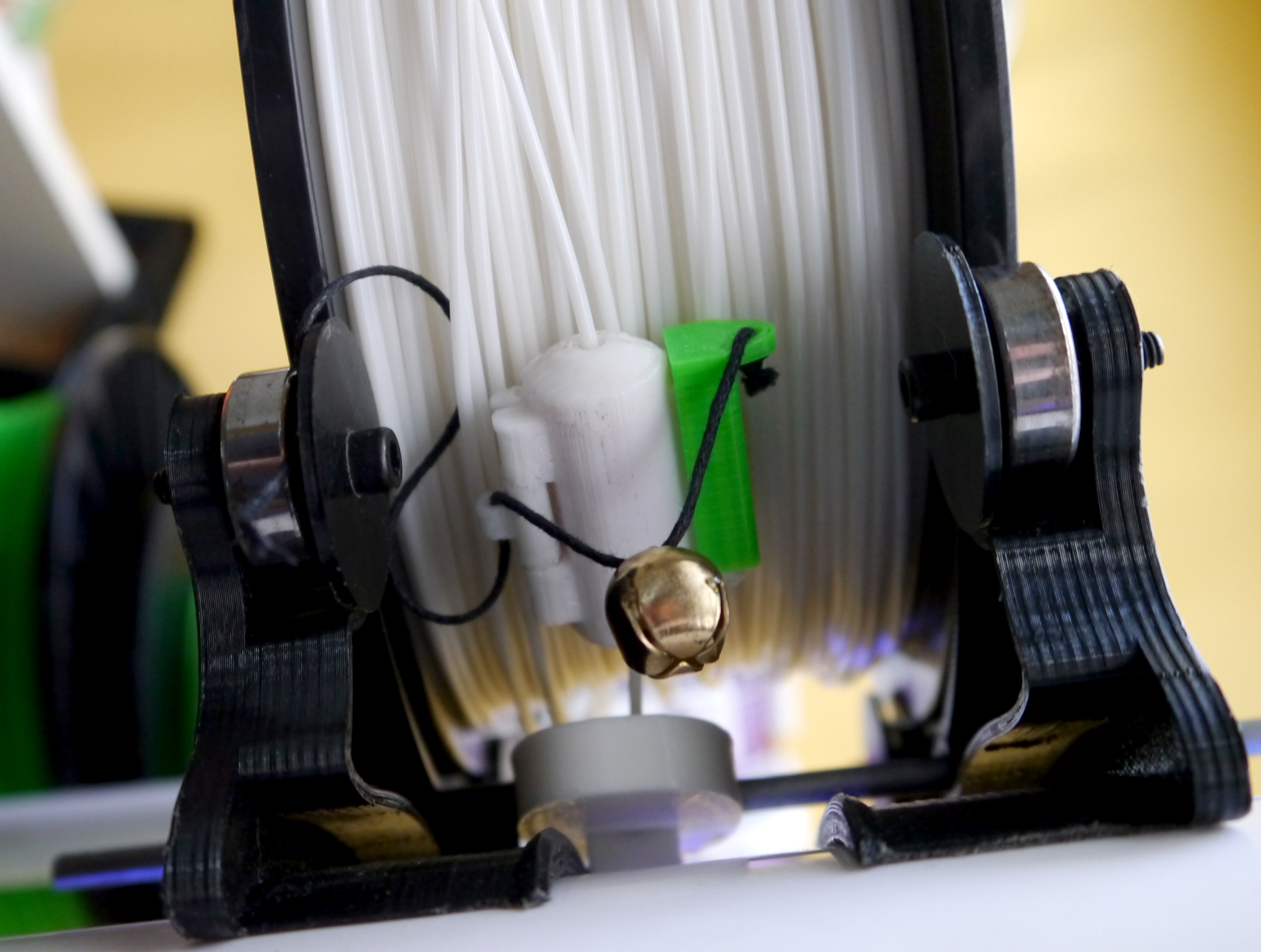 Filament Oiler/Cleaner with Print-in Hinge, now with rollout alarm!