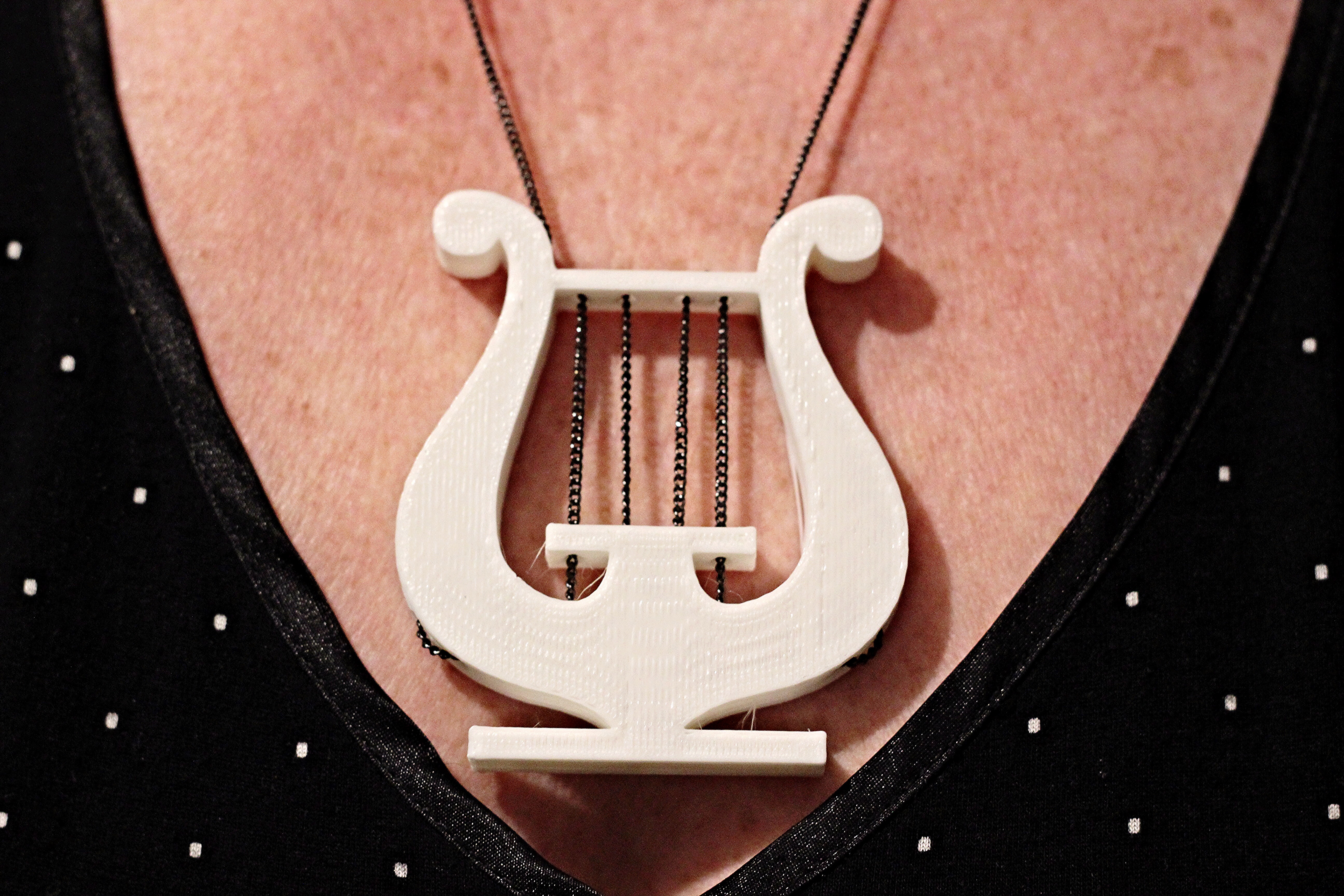 Lyra string pendant
