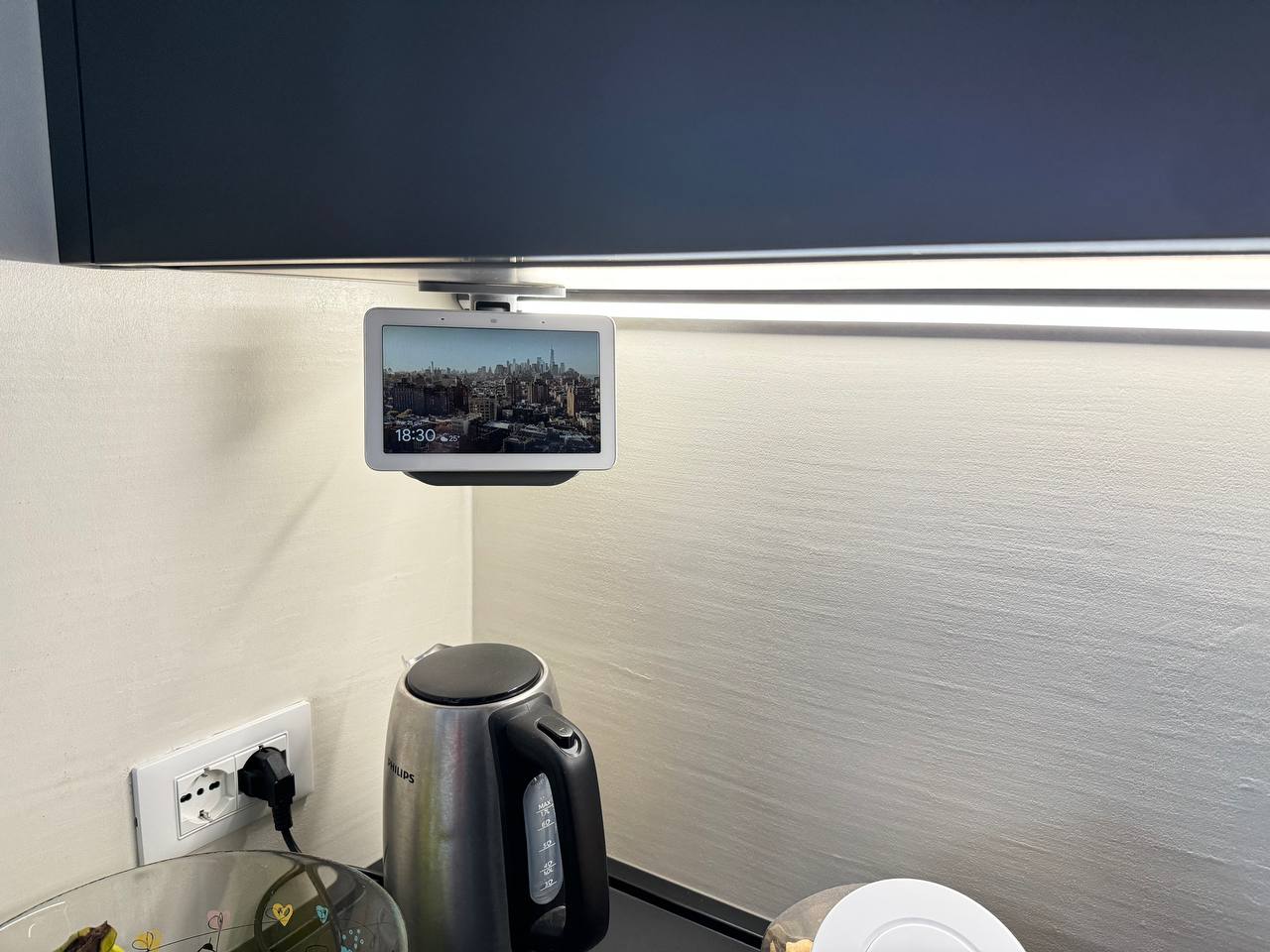 Google Nest Hub Under Cabinet Twist Mount
