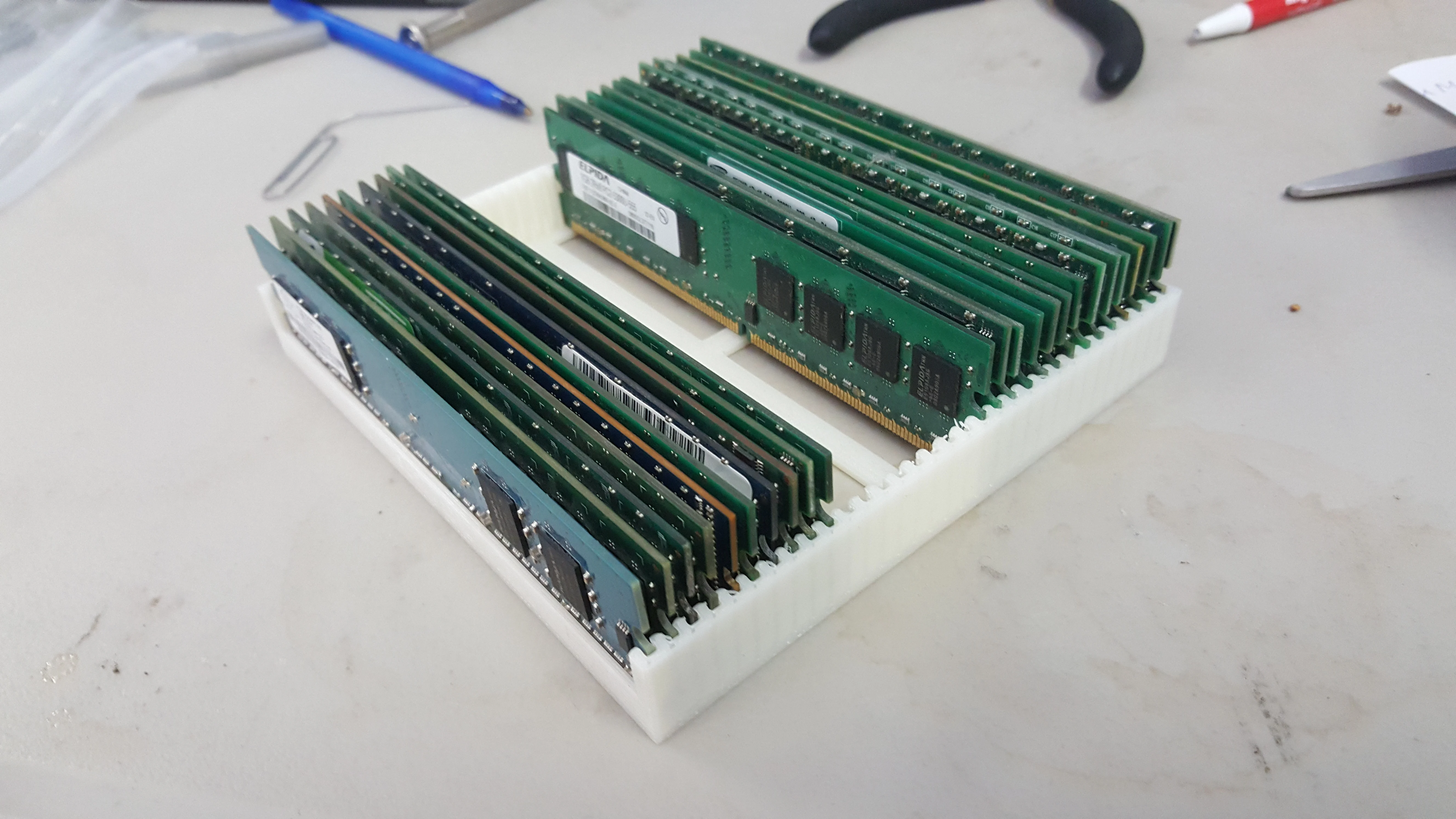 Desktop RAM Stand