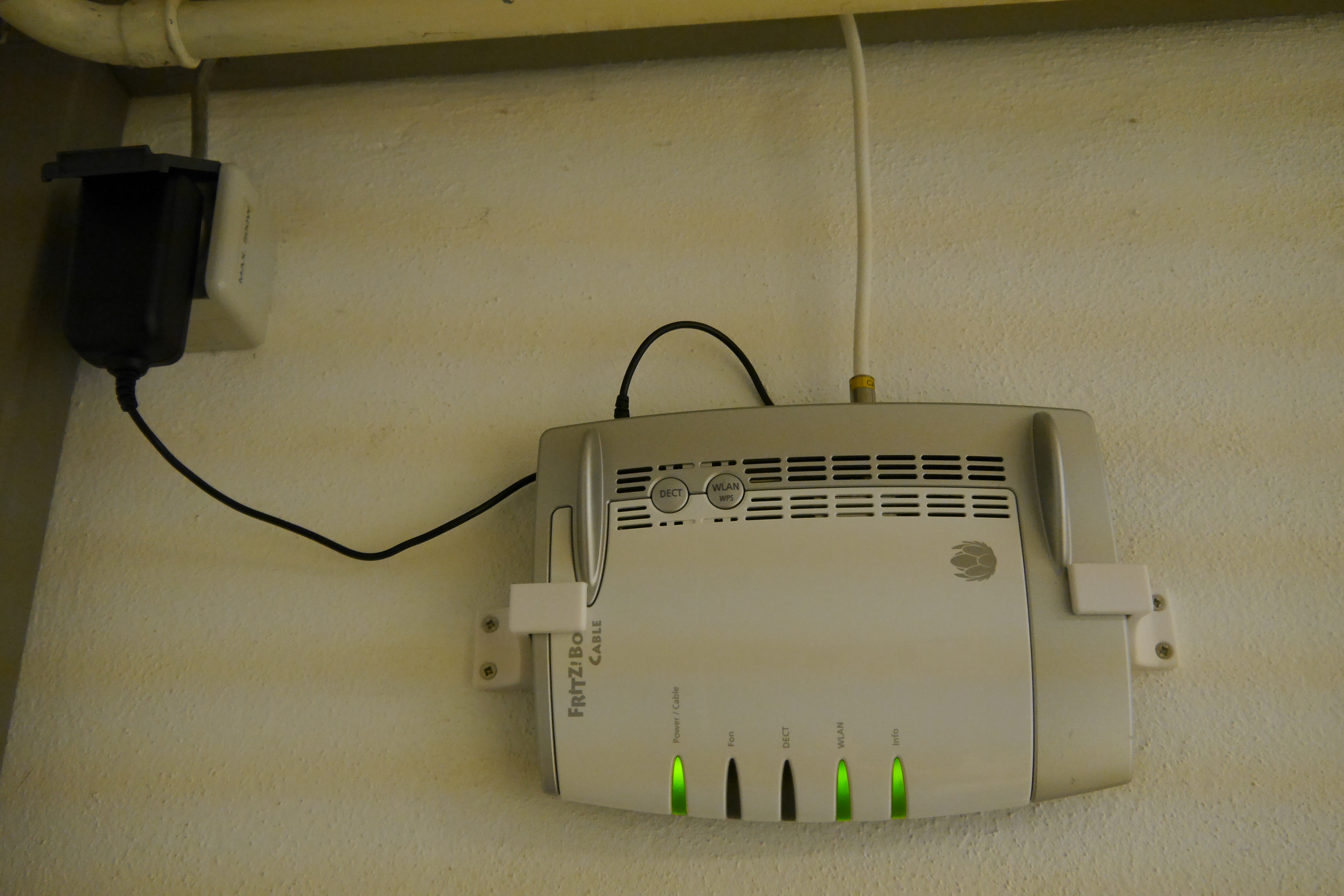 FritzBox 7690 Wandhalterung / Wallmount