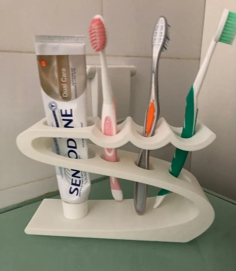 Toothbrush Holder for three brushes