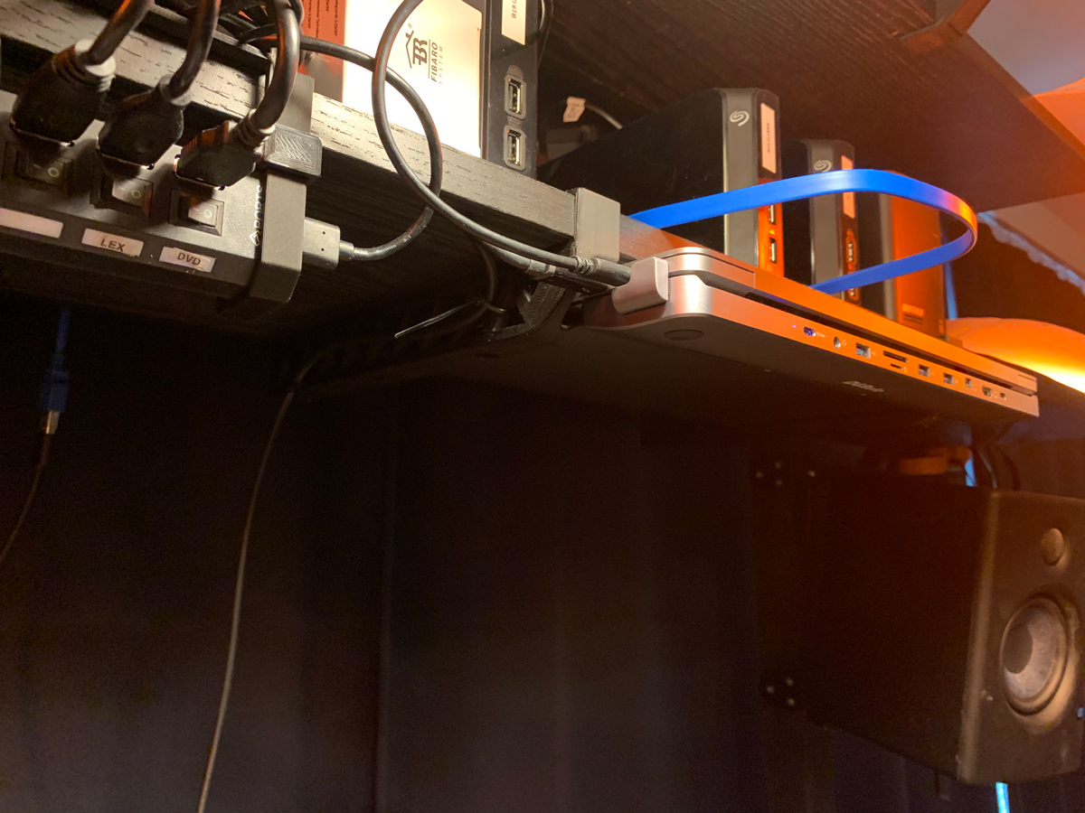 Shelf / desk / wall laptop holder for MBP