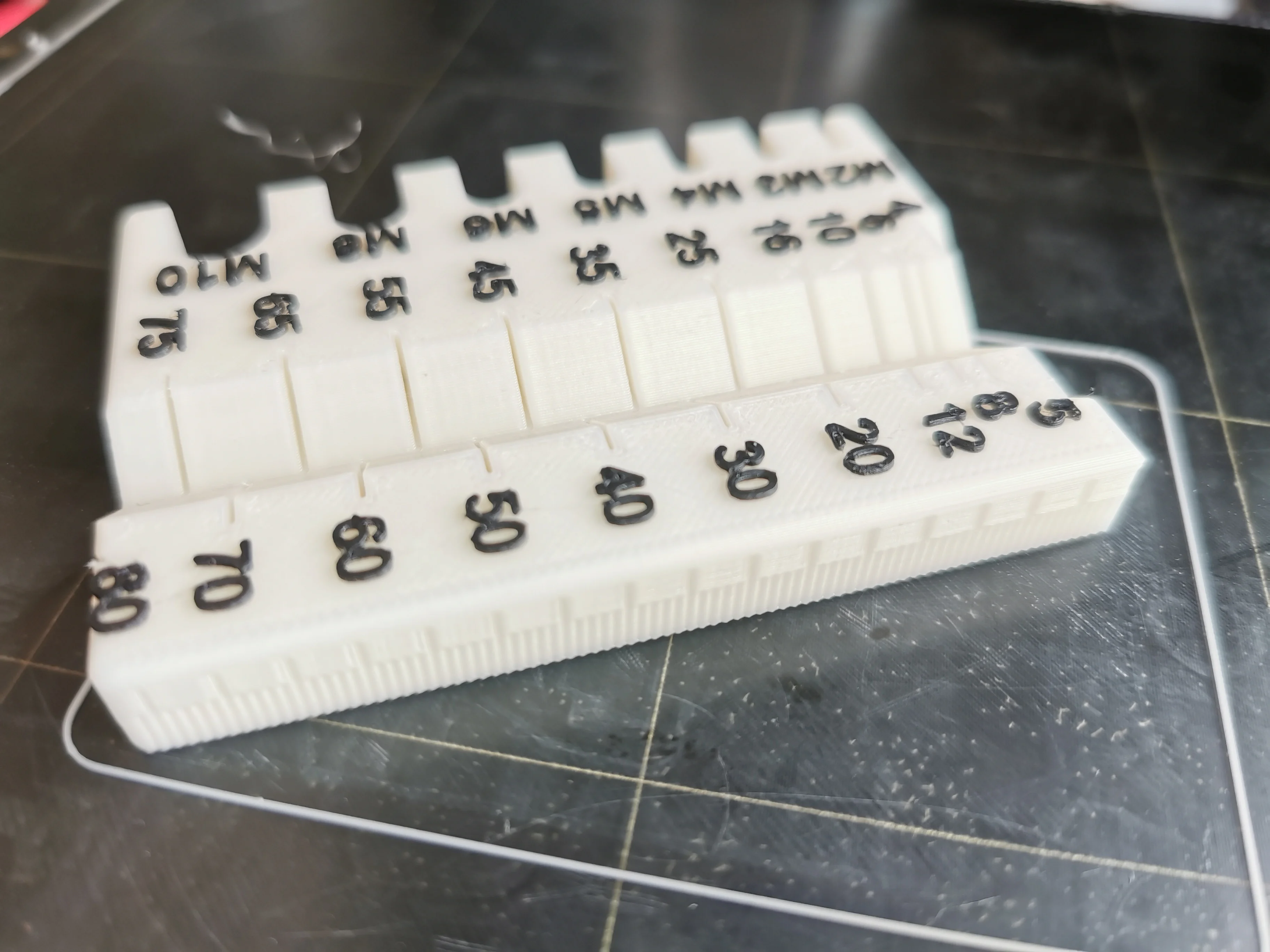 Metric screw bolt and nut measuring tool