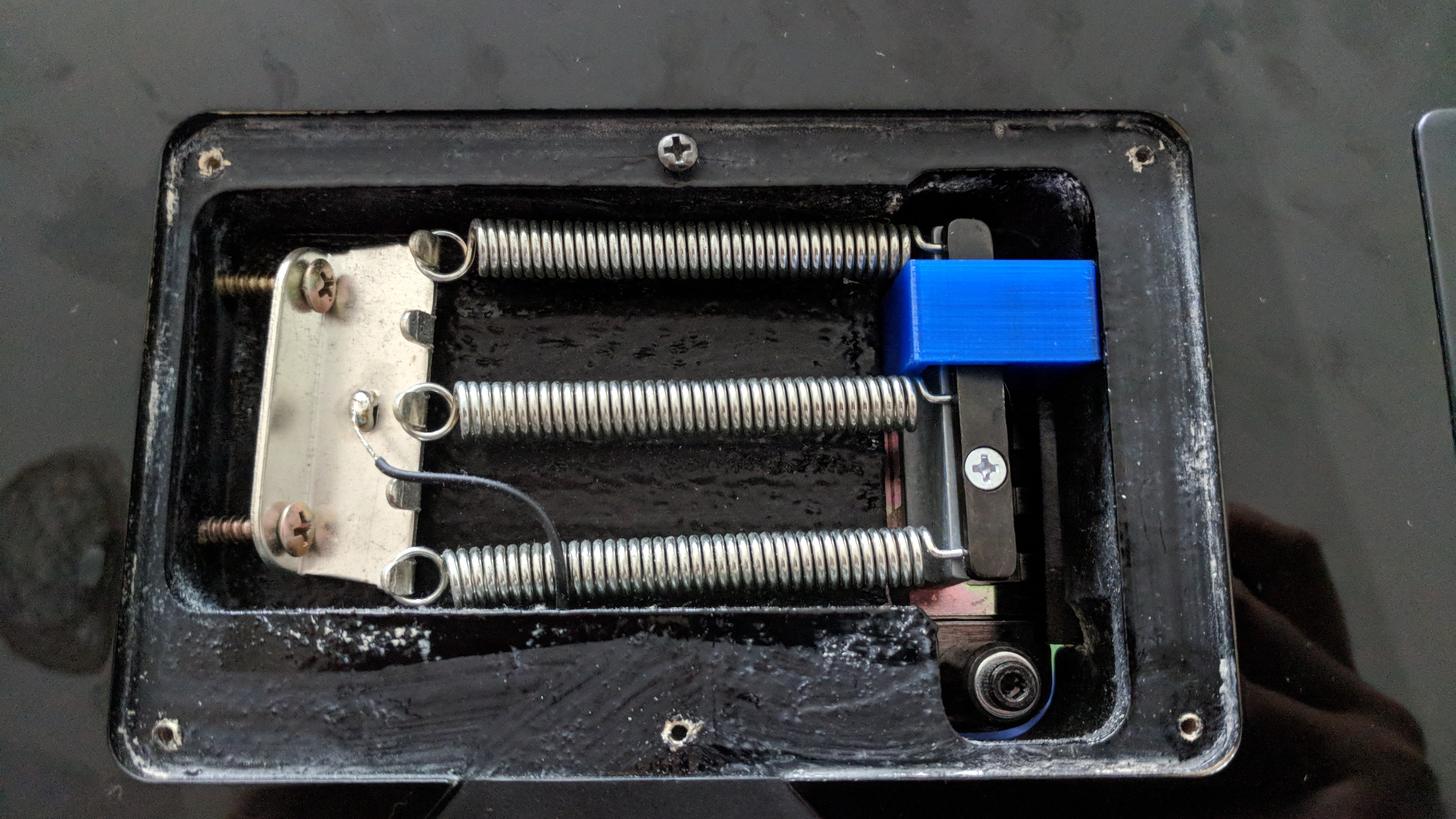 Ibanez EdgeZero tremolo lock