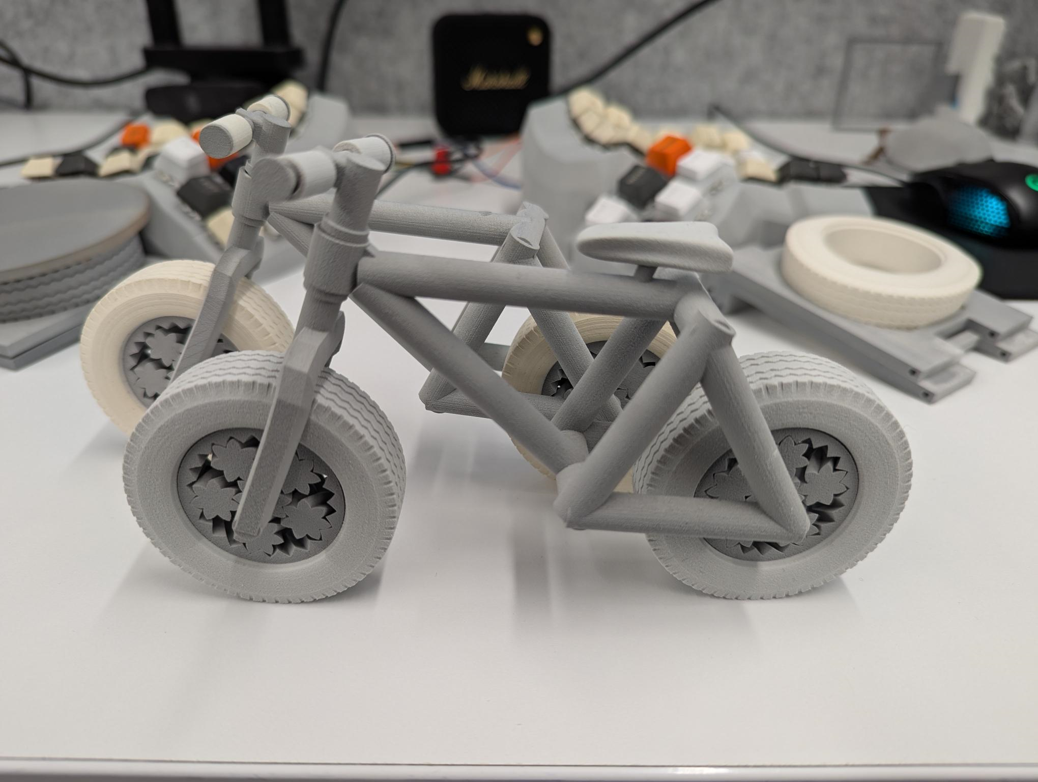 Toy bike with planetary gears