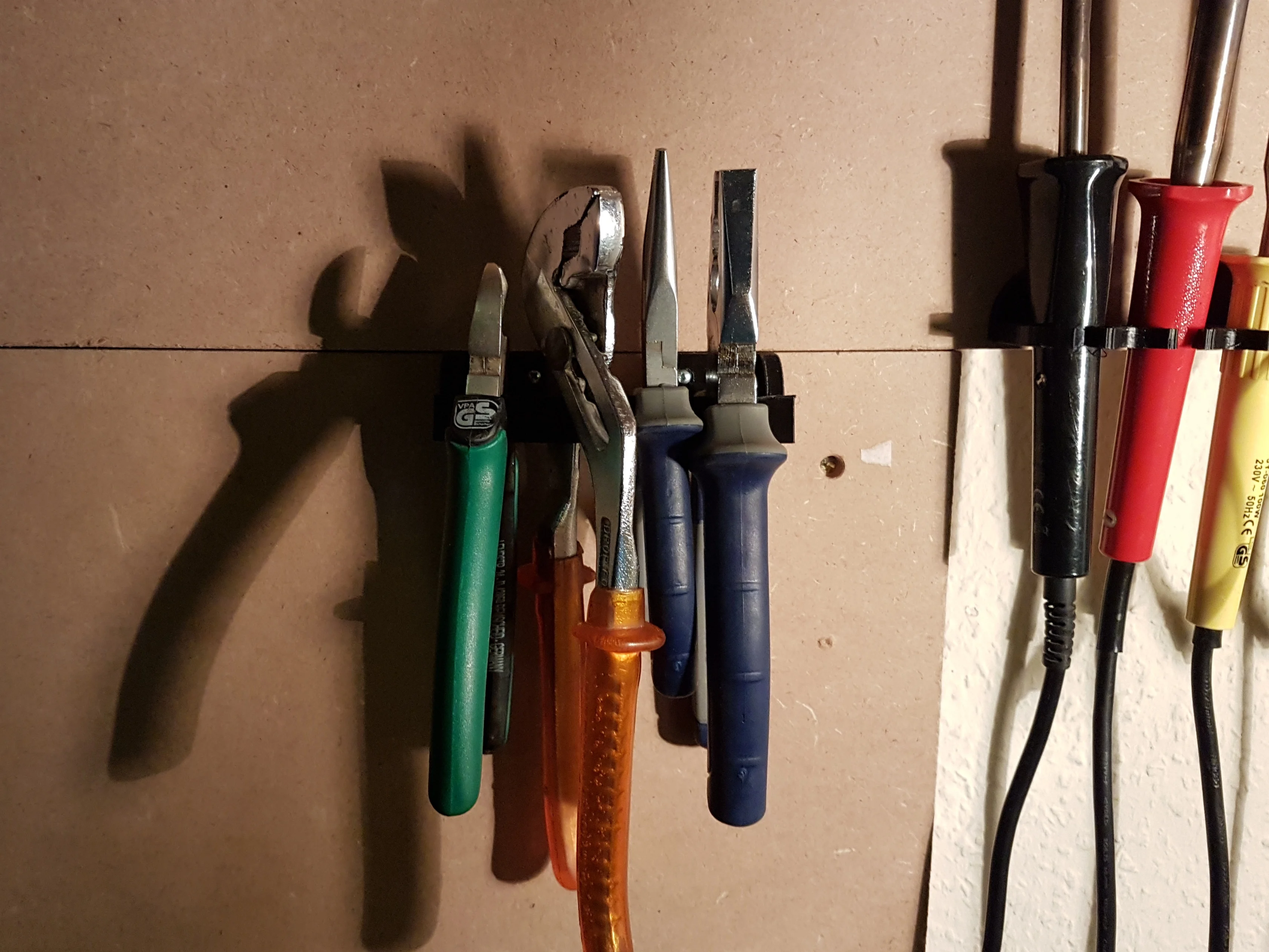 Pliers Wall Mount -- Zangen Wandhalter