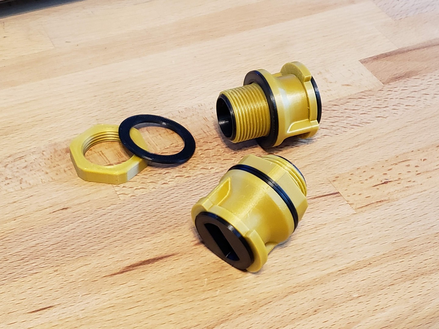 Waterproof bulkhead housing for Anderson Power Pole connectors